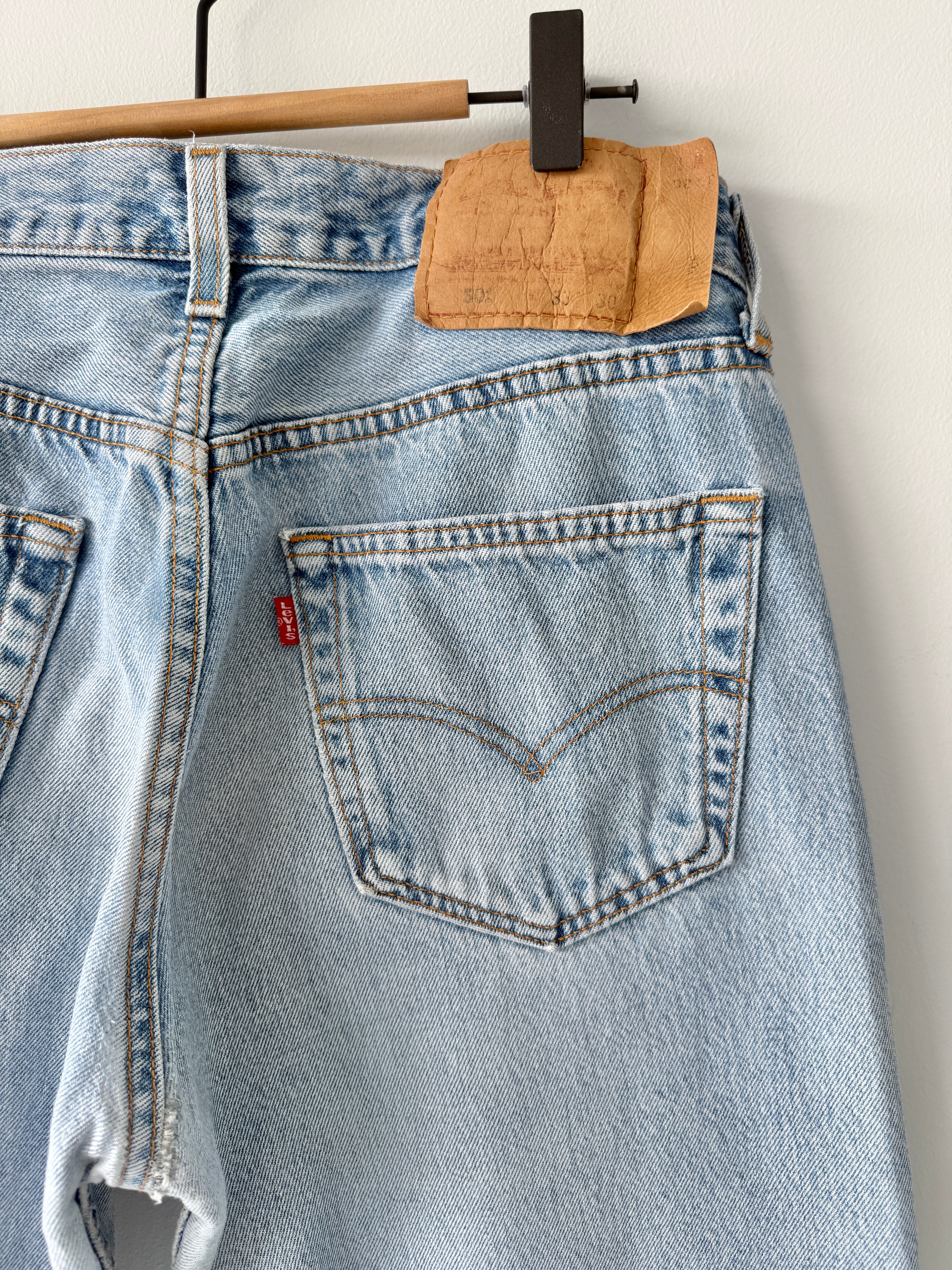 W30 L29 vintage Levis 501 29/30” measured waist light blue 501s made in USA 90s