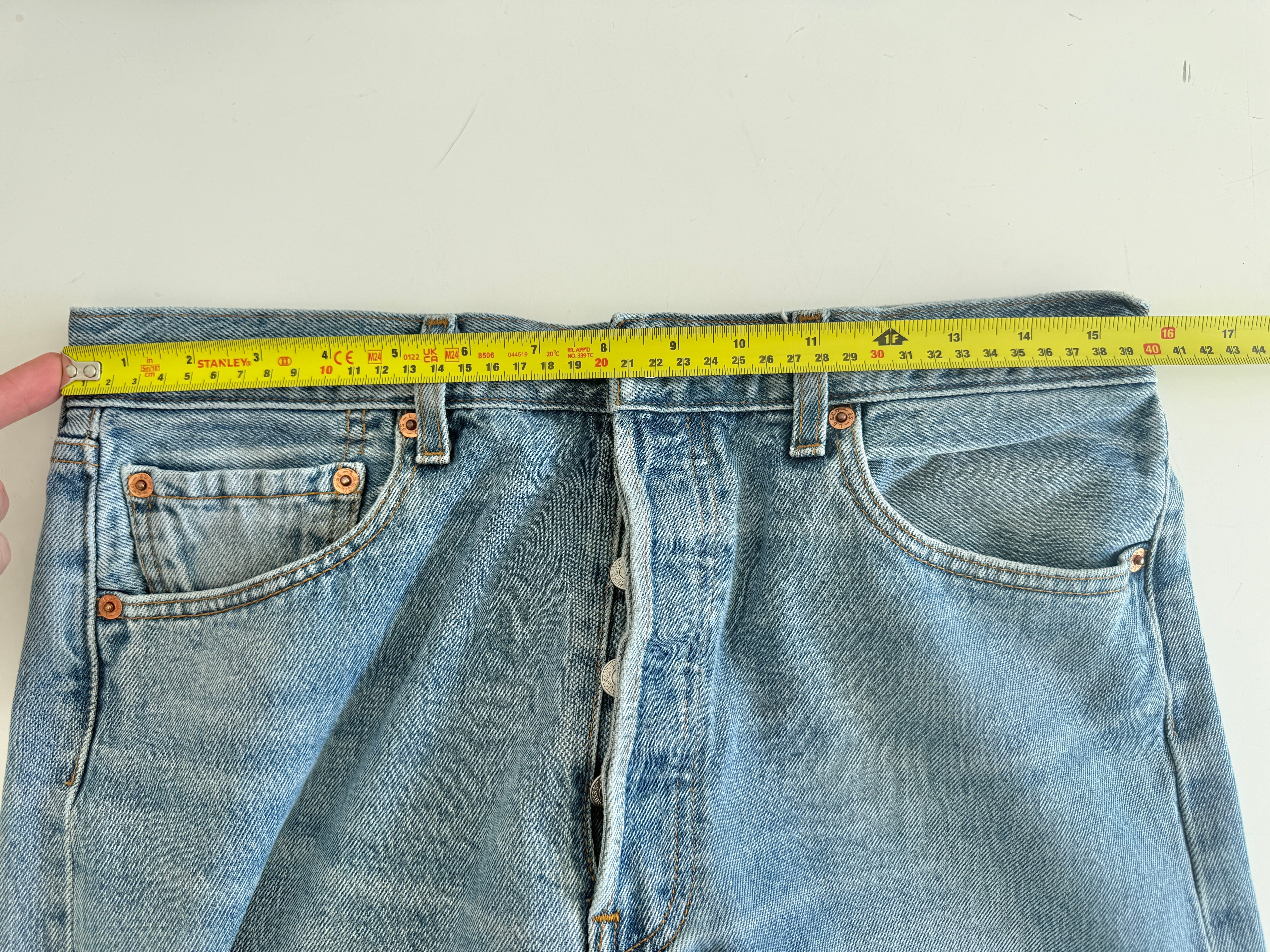 W31 L29 vintage Levis 501 30/31” measured waist medium faded blue wallet mark Y2K 501s