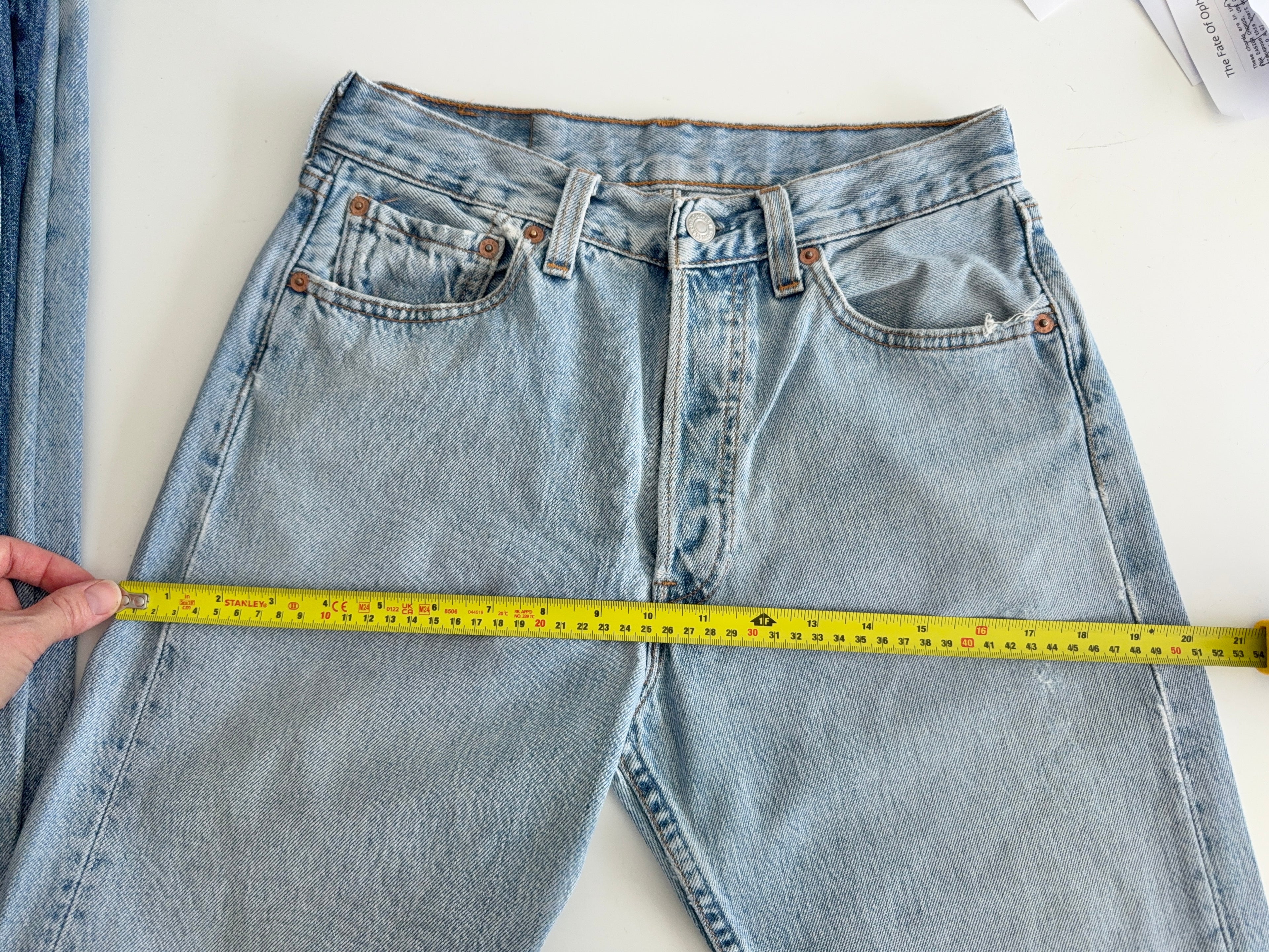 Soft W27 L31 vintage Levis 501 26/27” measured waist light blue 501s made in 90s USA