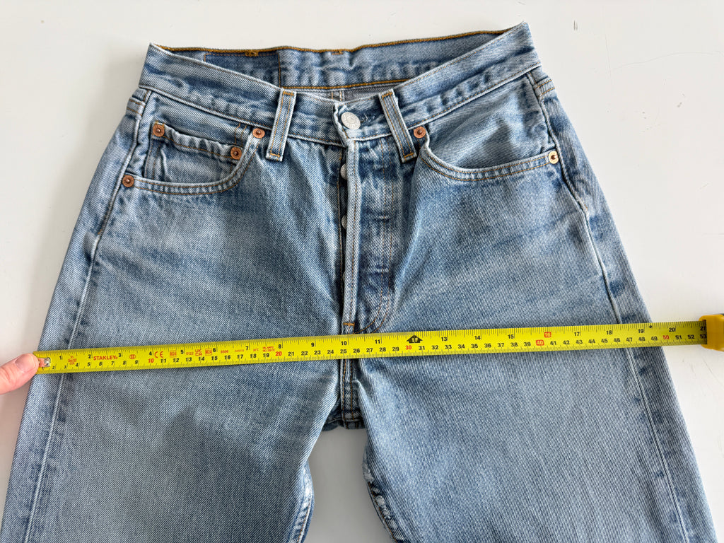 W25 L30 vintage Levis 501 24/25” measured unique faded blue denim 90s Levi’s 501s