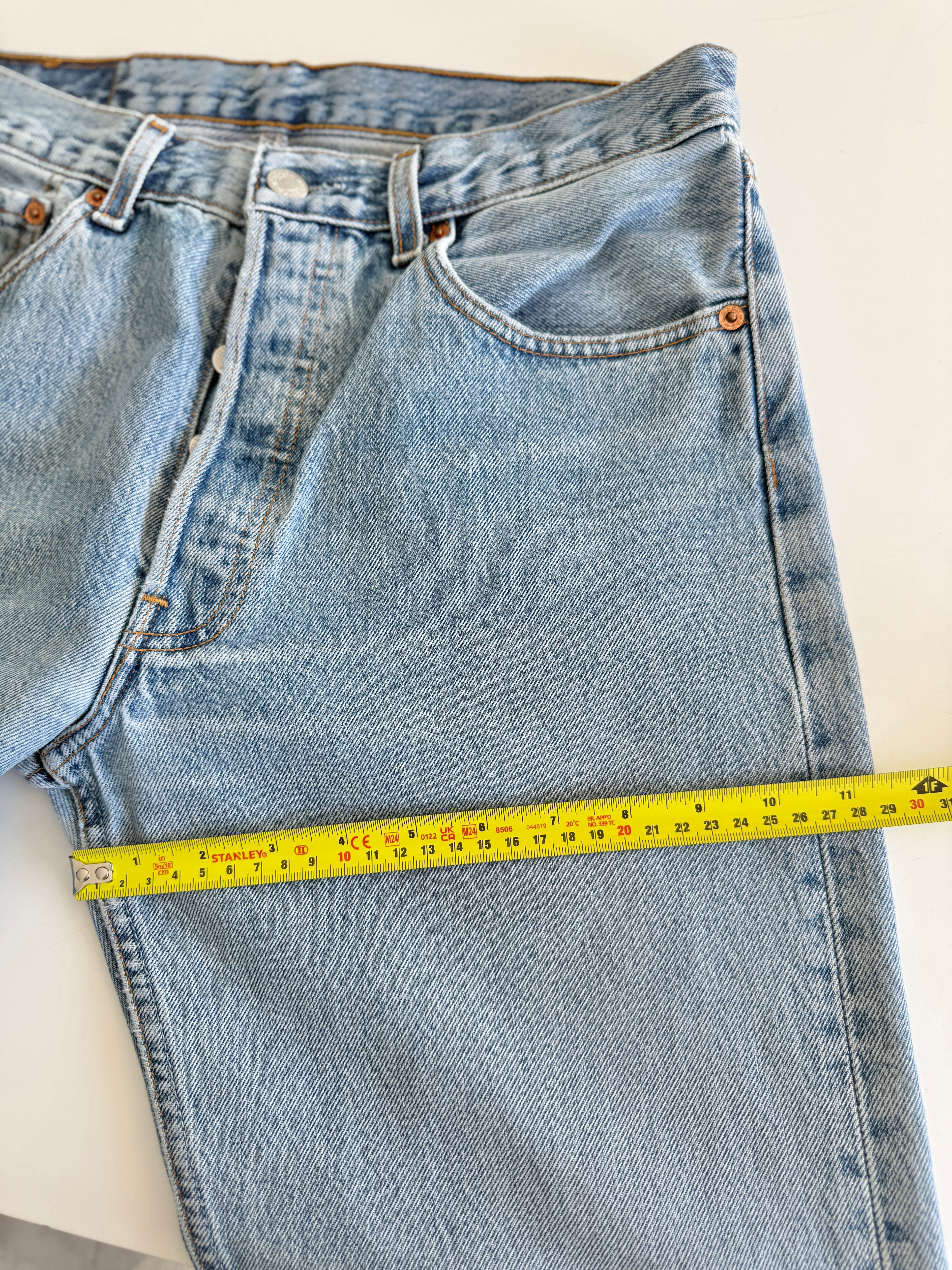 W29 L31 vintage Levis 501 27-28” light medium blue Y2K Levi’s 501s