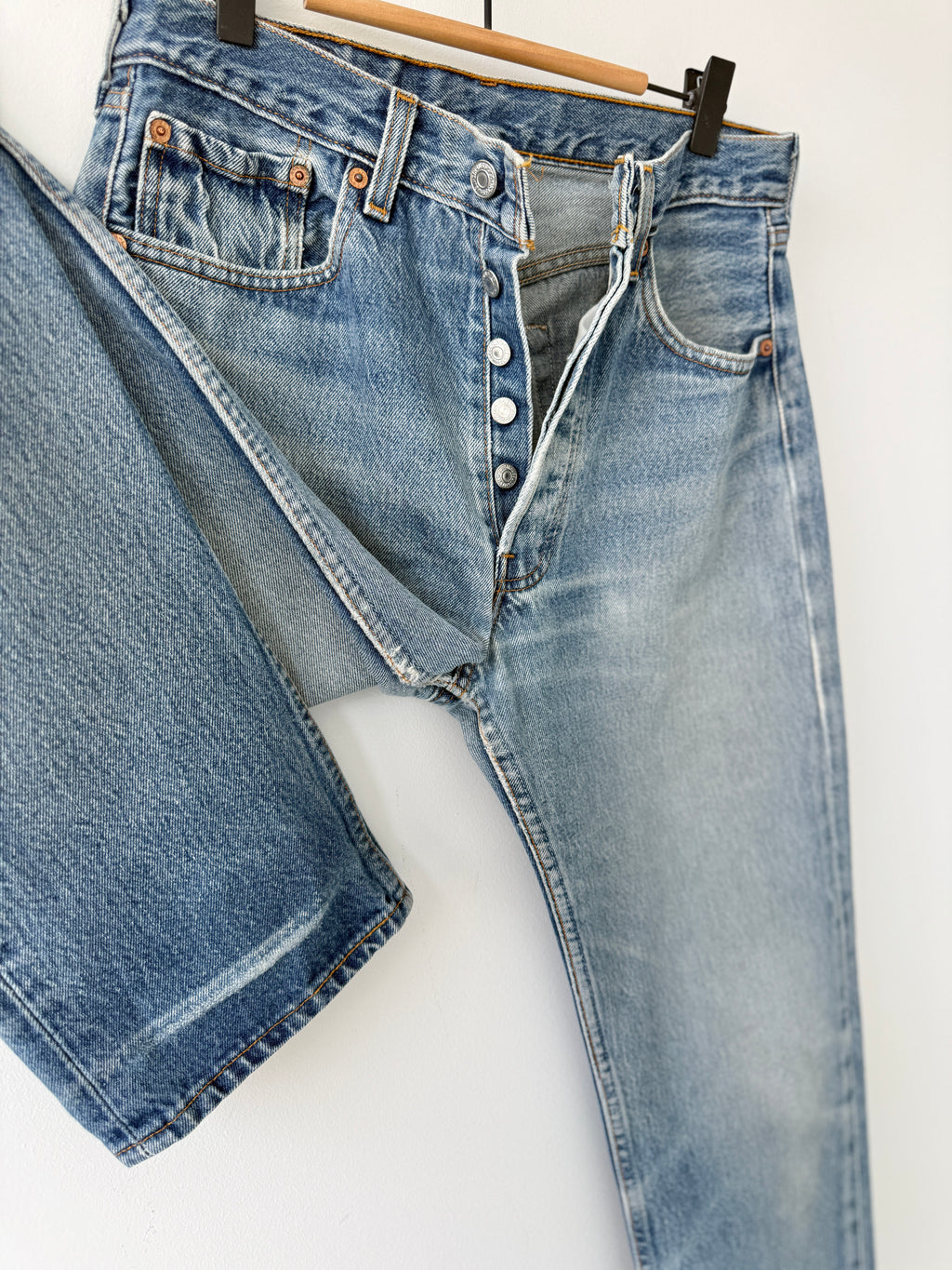 Soft W29 L34 vintage Levis 501 28/29” measured unique faded blue denim 90s USA Levi’s 501s