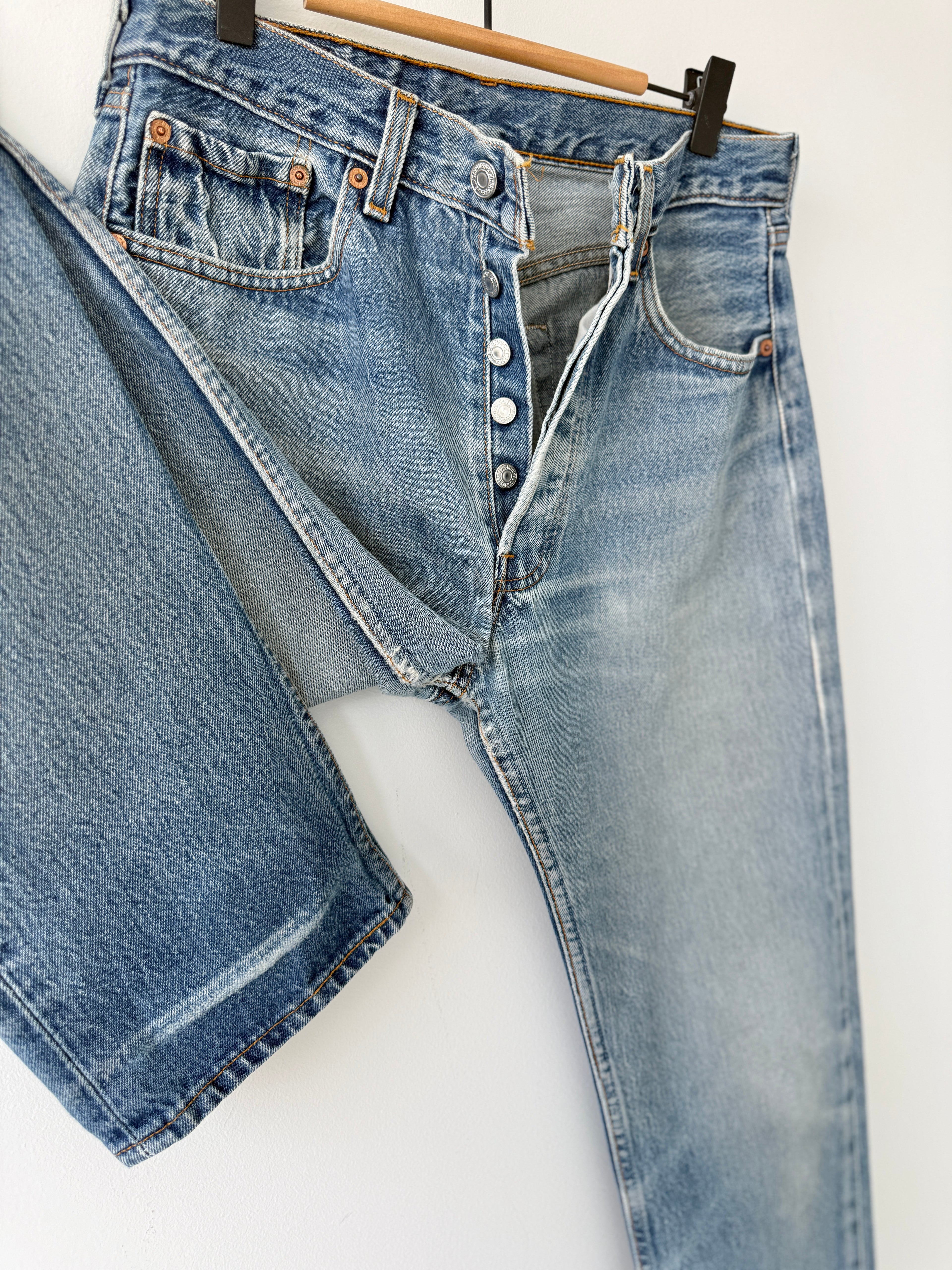 Soft W29 L34 vintage Levis 501 28/29” measured unique faded blue denim 90s USA Levi’s 501s