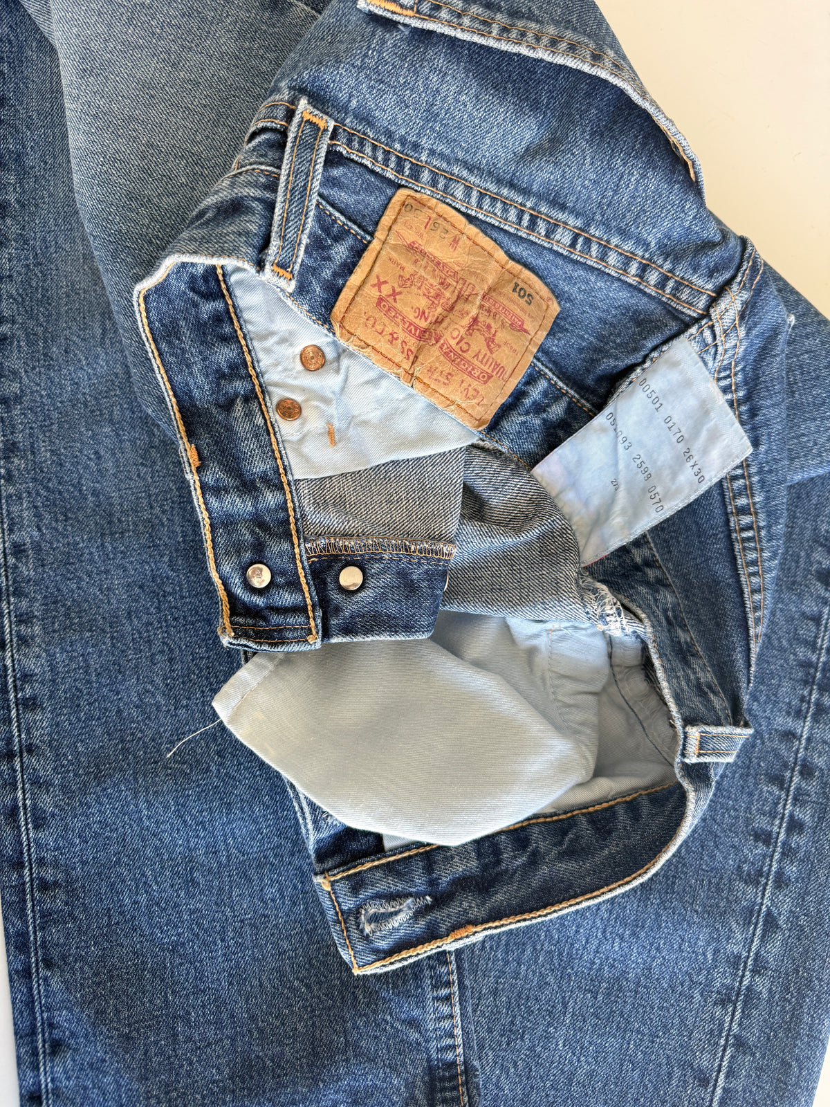 W24 L31 vintage Levis 501 23/24” measured waist dark faded blue 90s 501s