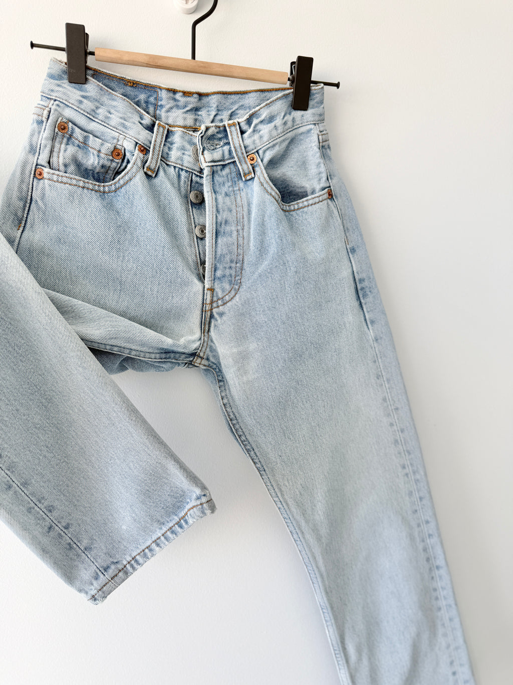 W22 L29 vintage Levis 501 22” measured light blue faded denim 90s 501s
