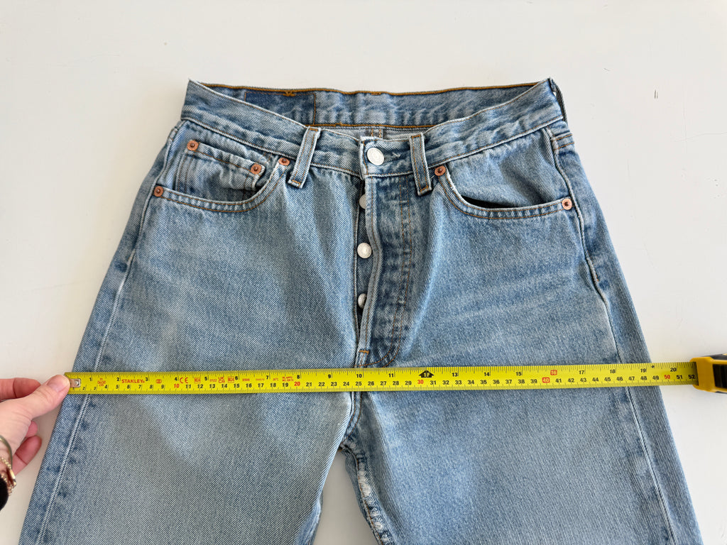 W25 L29 vintage Levis 501 24/25” measured denim medium faded blue 90’s levi’s 501s