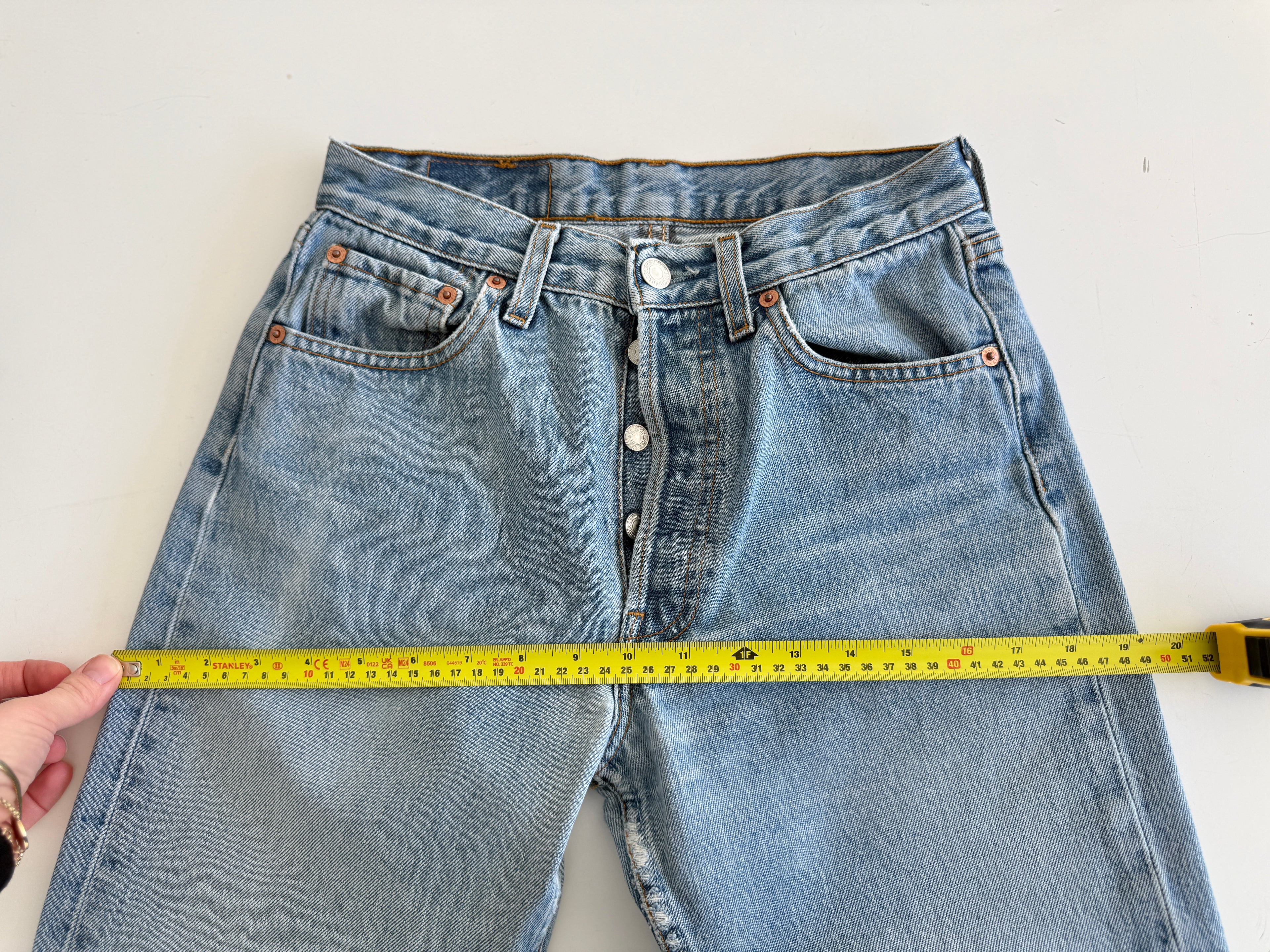 W25 L29 vintage Levis 501 24/25” measured denim medium faded blue 90’s levi’s 501s