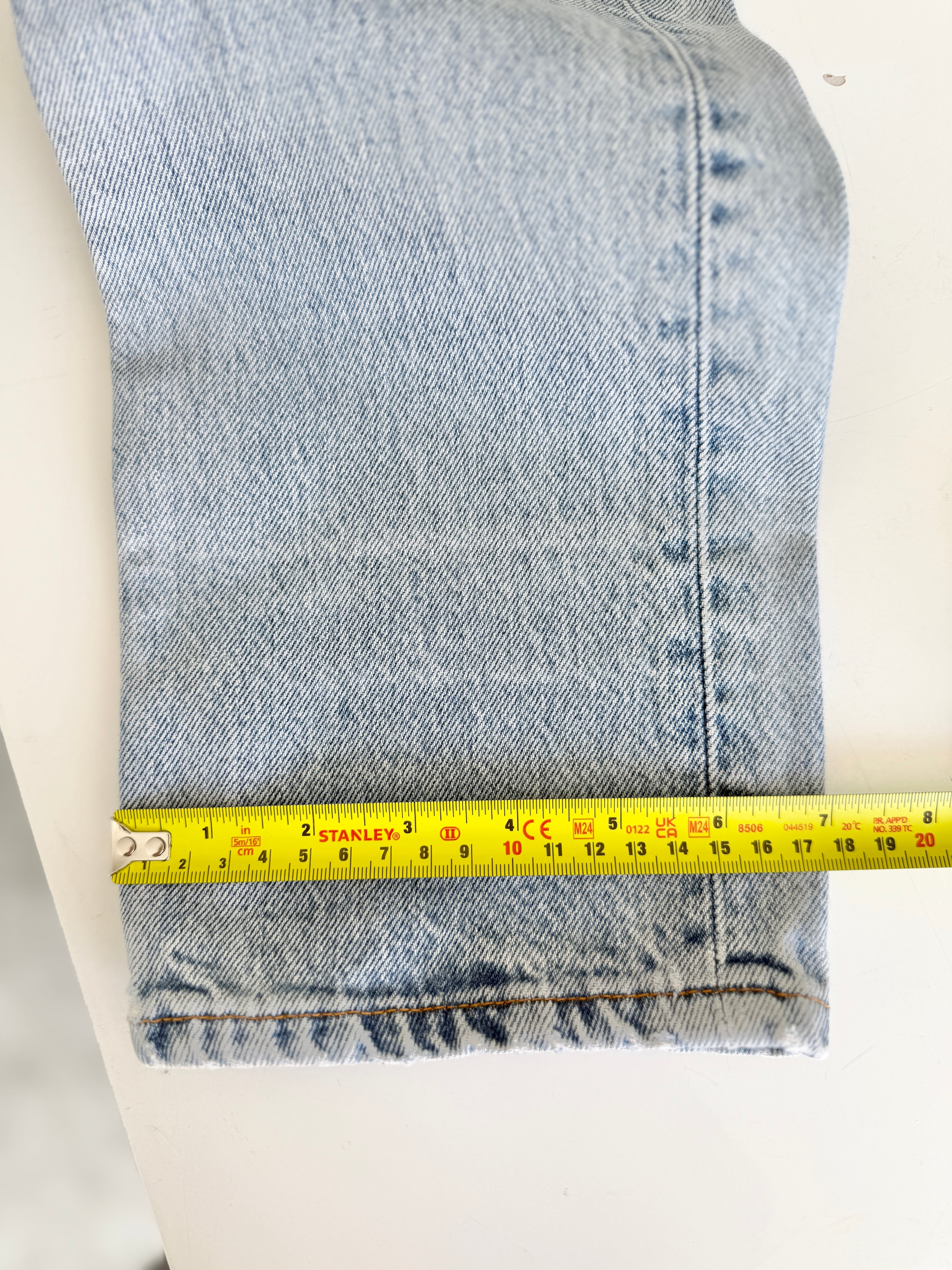 W24 L31 vintage Levis 501 23-24” measured light blue fade denim 90s Levi’s 501s USA