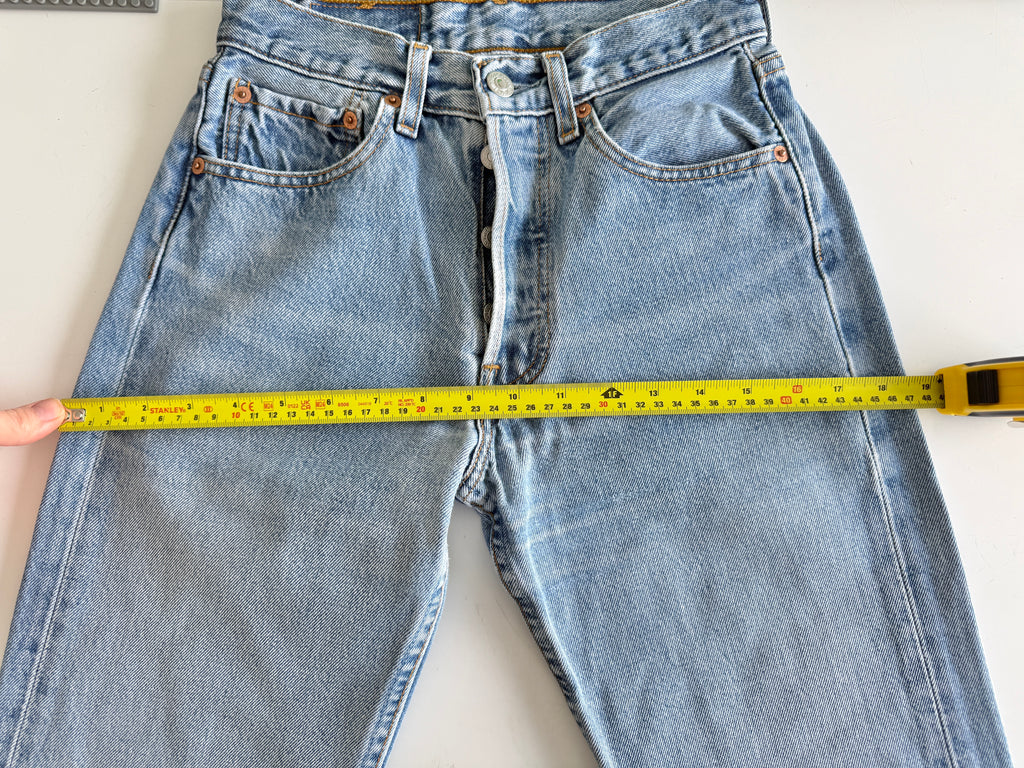 W24 L30 vintage Levis 501 23/24” measured medium faded blue denim Levi’s 501s