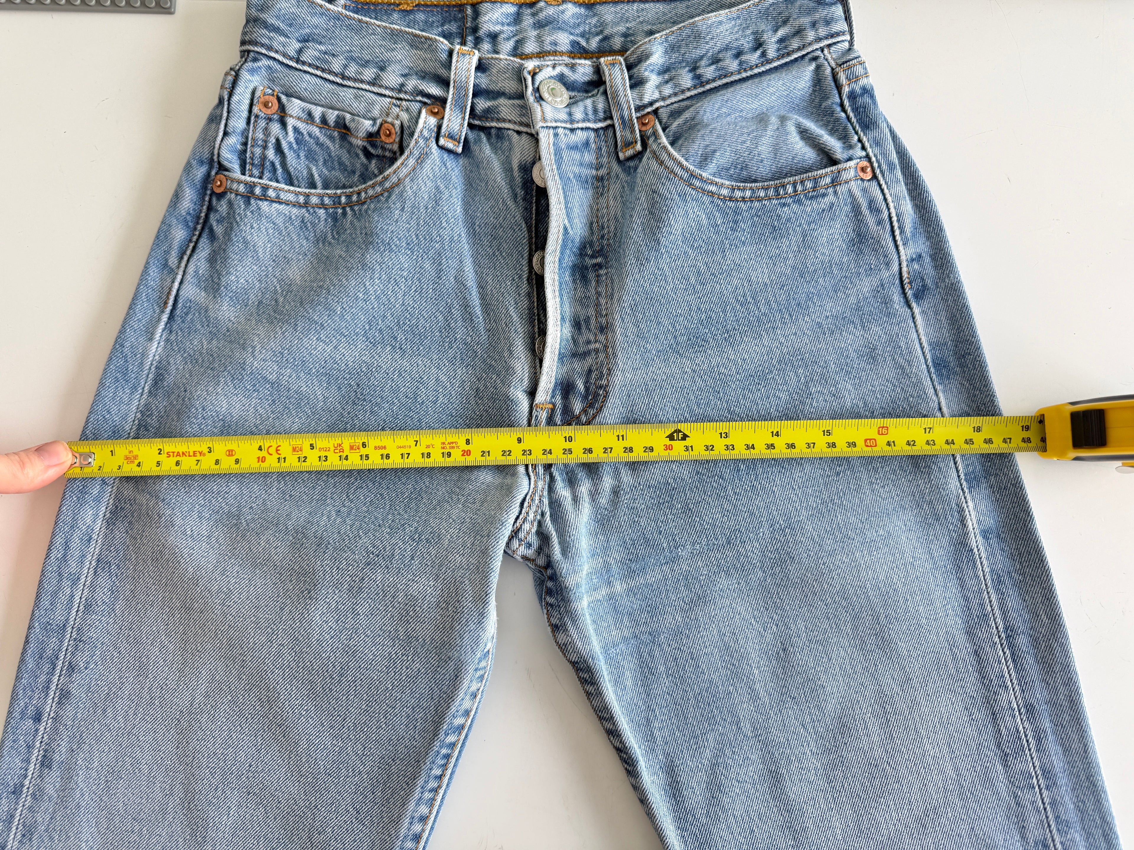 W24 L30 vintage Levis 501 23/24” measured medium faded blue denim Levi’s 501s