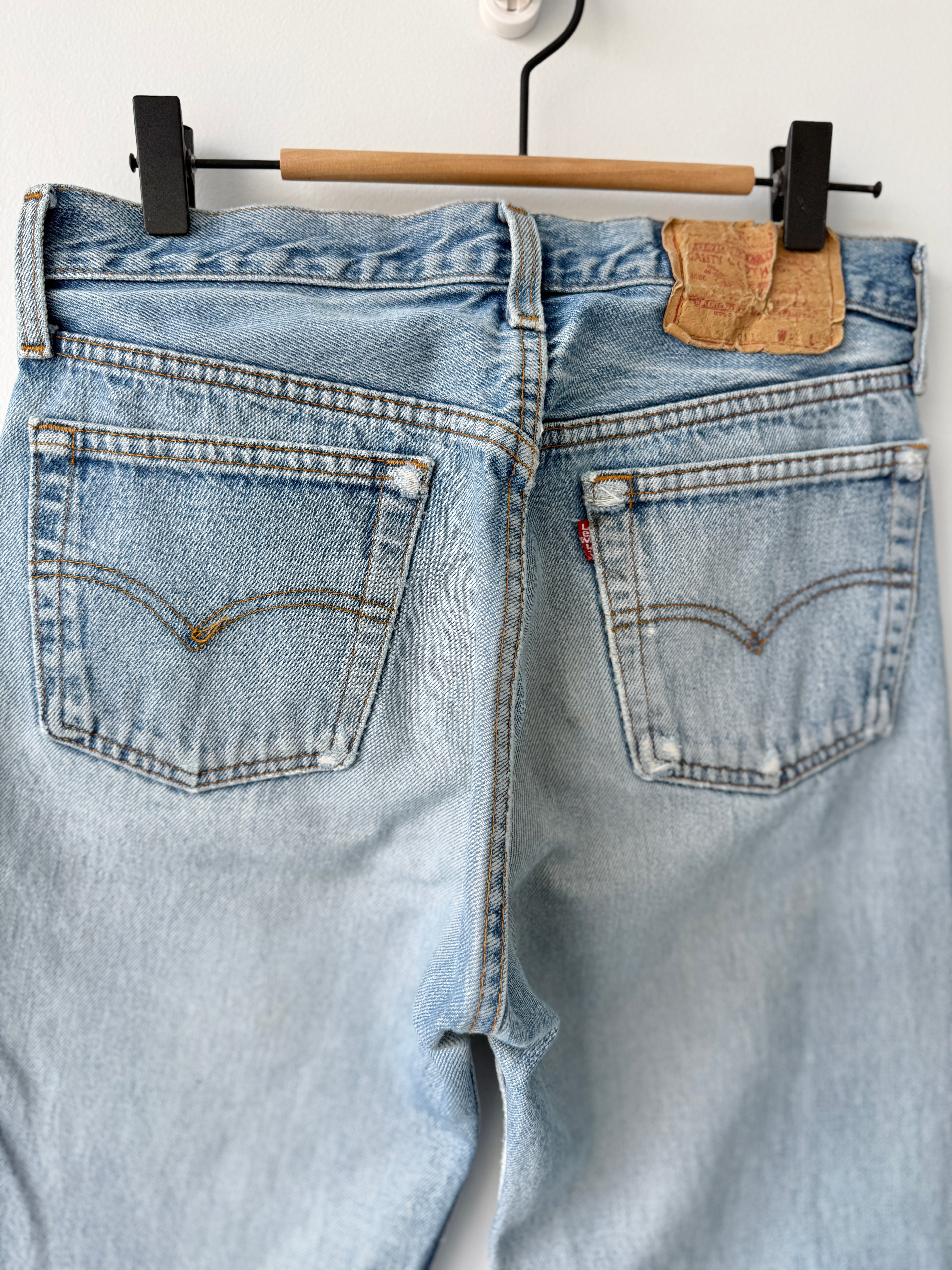 W28 L35 vintage Levis 501 27/28” measured medium light faded blue denim 80s Levi’s 501s