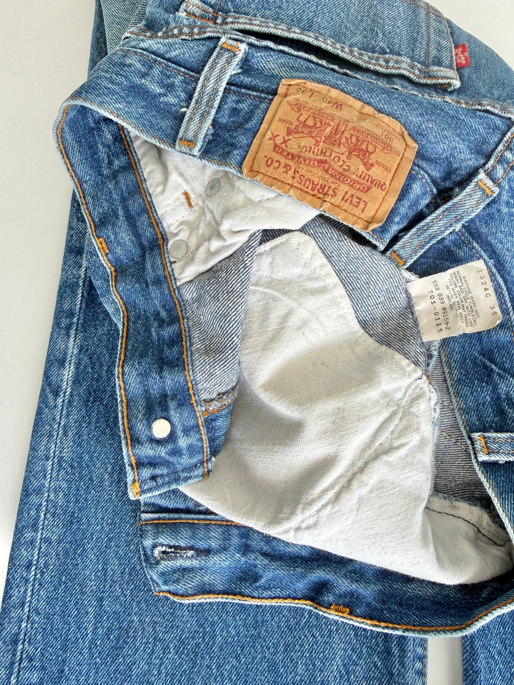 W28 L26 vintage Levis 501s 28” dark raw blue faded blue Levi’s 501 student fit early 90s