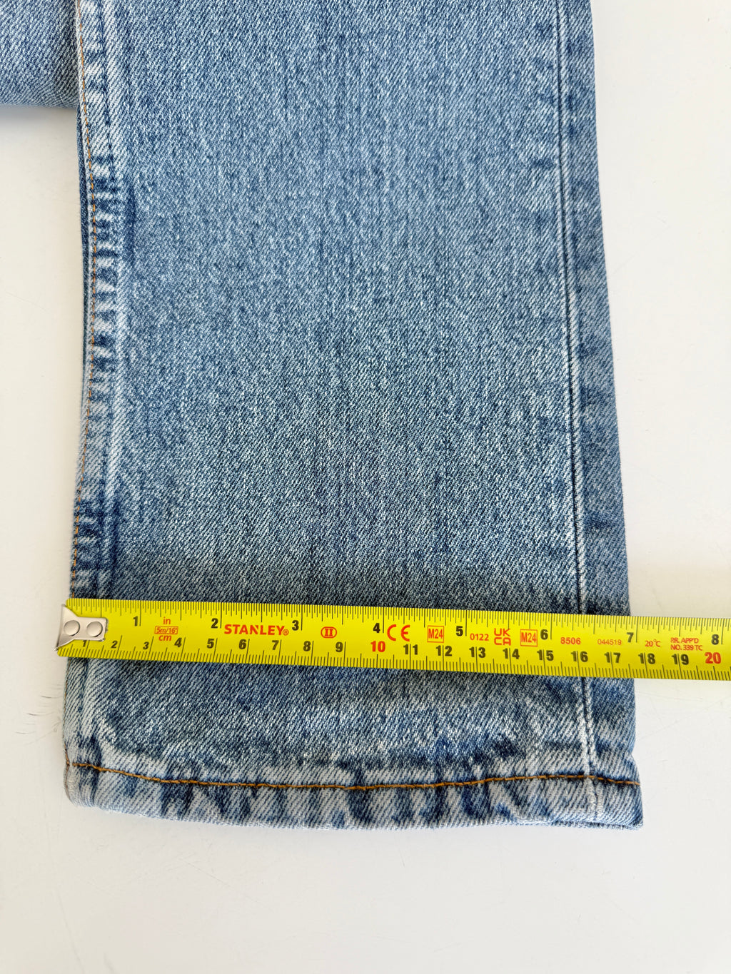 Softer W23 L29 vintage Levis 501 22/23” measured waist medium blue 90s 501s