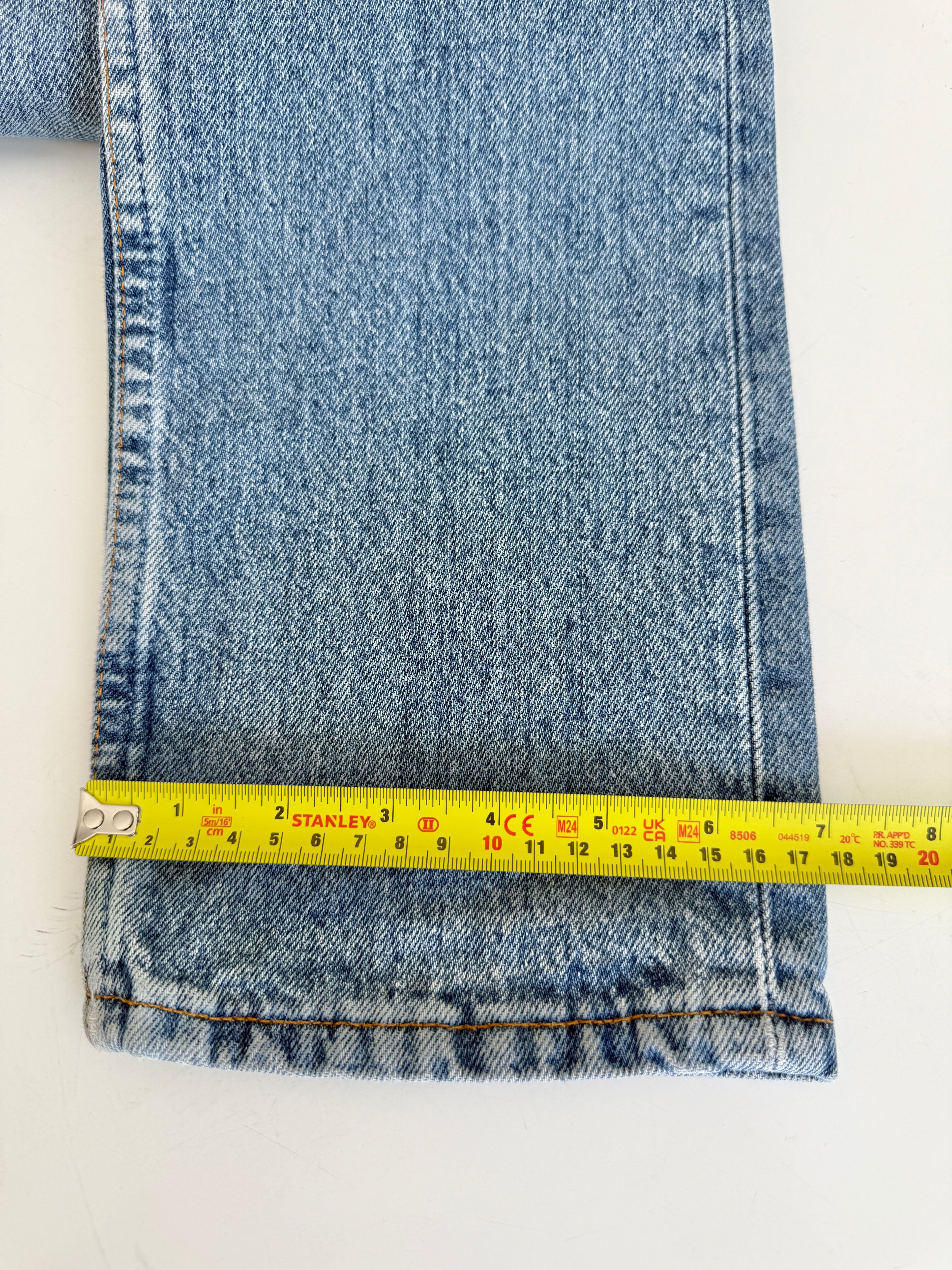 Softer W23 L29 vintage Levis 501 22/23” measured waist medium blue 90s 501s
