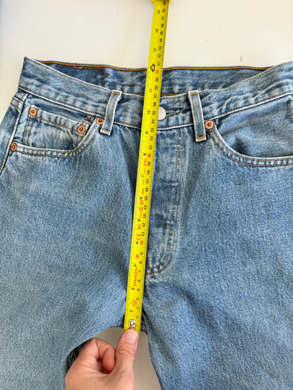 W25 L29 vintage Levis 501s 25” measured medium blue fade 501s 90s