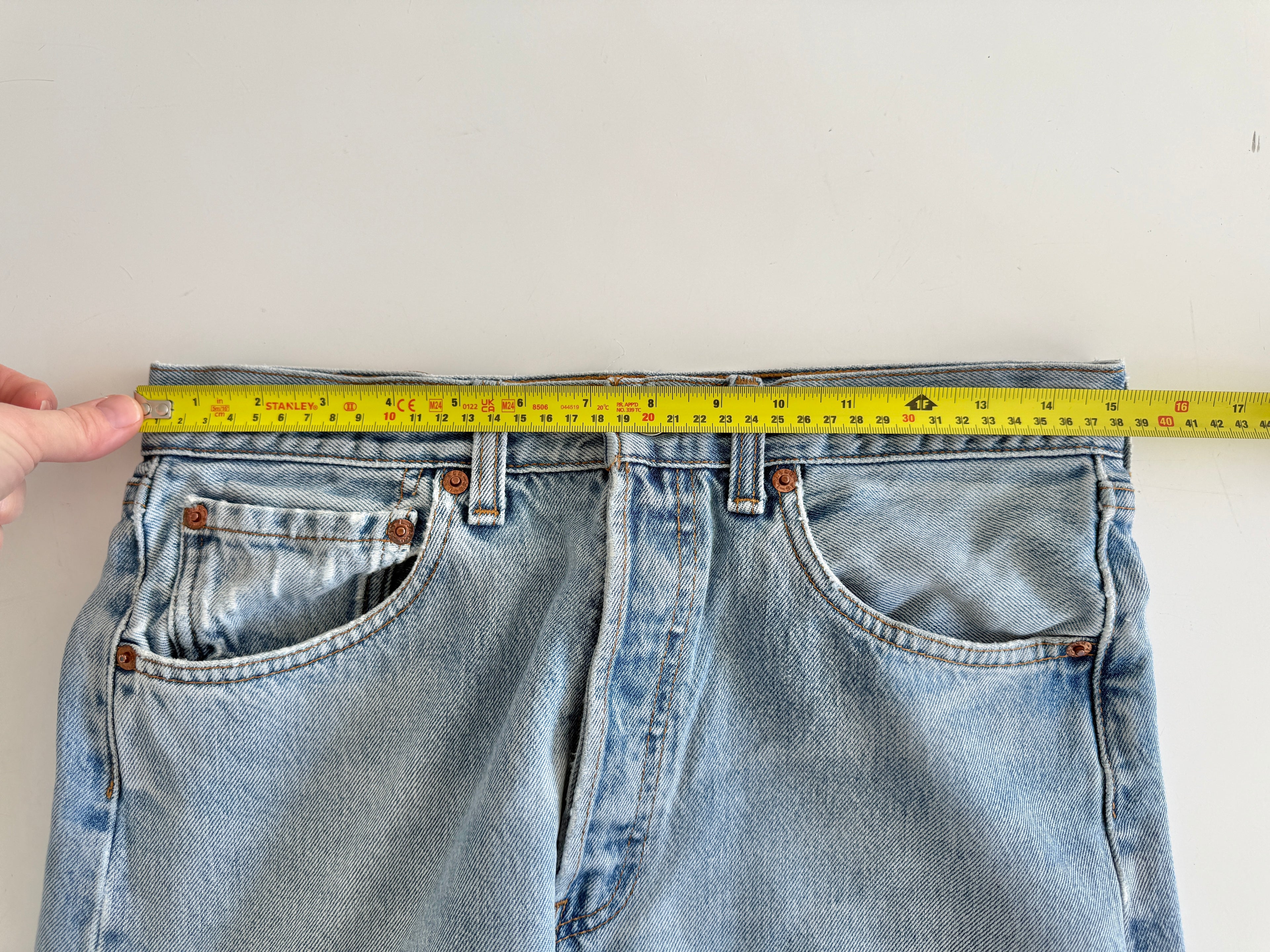 W29 L33 vintage Levis 501 29” measured light faded blue made in 90s