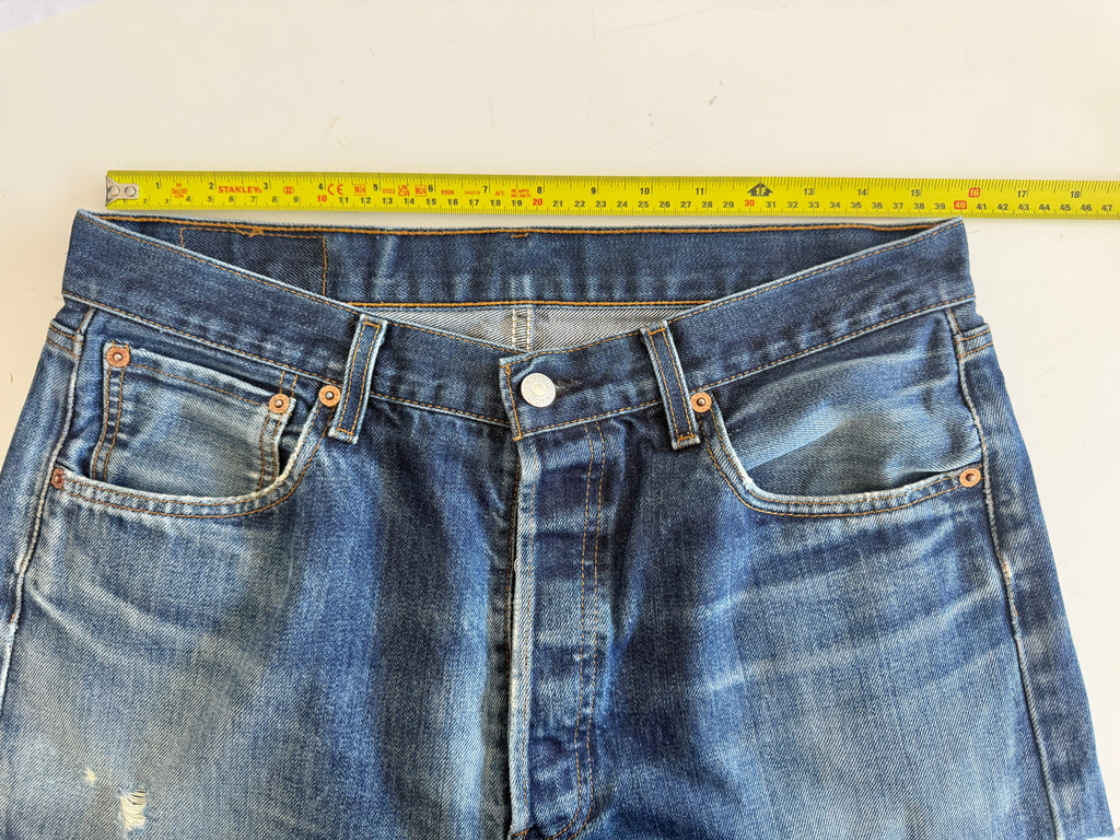 W32 L28 vintage Levis 501s 31/32” measured dark fade blue faded Y2K 501s