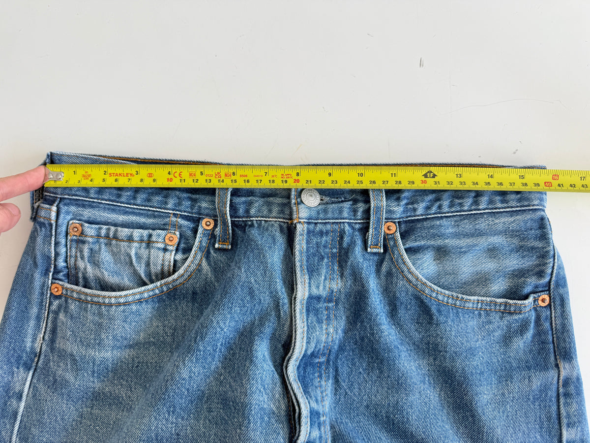 W31 L29 vintage Levis 501s 30/31” measured dark fade blue 90s 501s