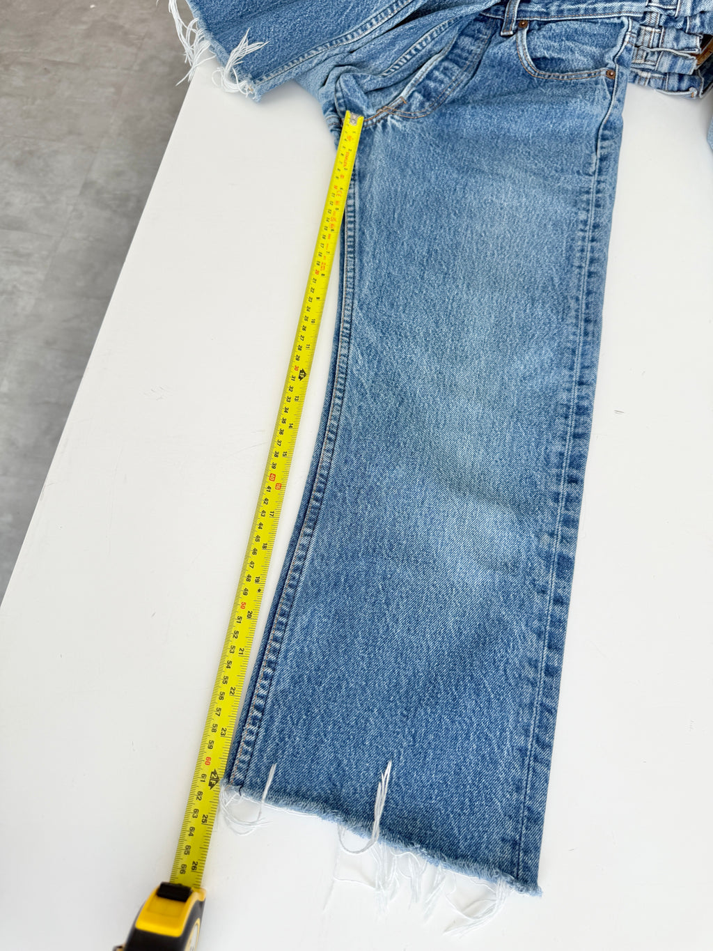 W26 L24 vintage Levis 501 25/26” dark blue faded Levi’s 501s USA 80s