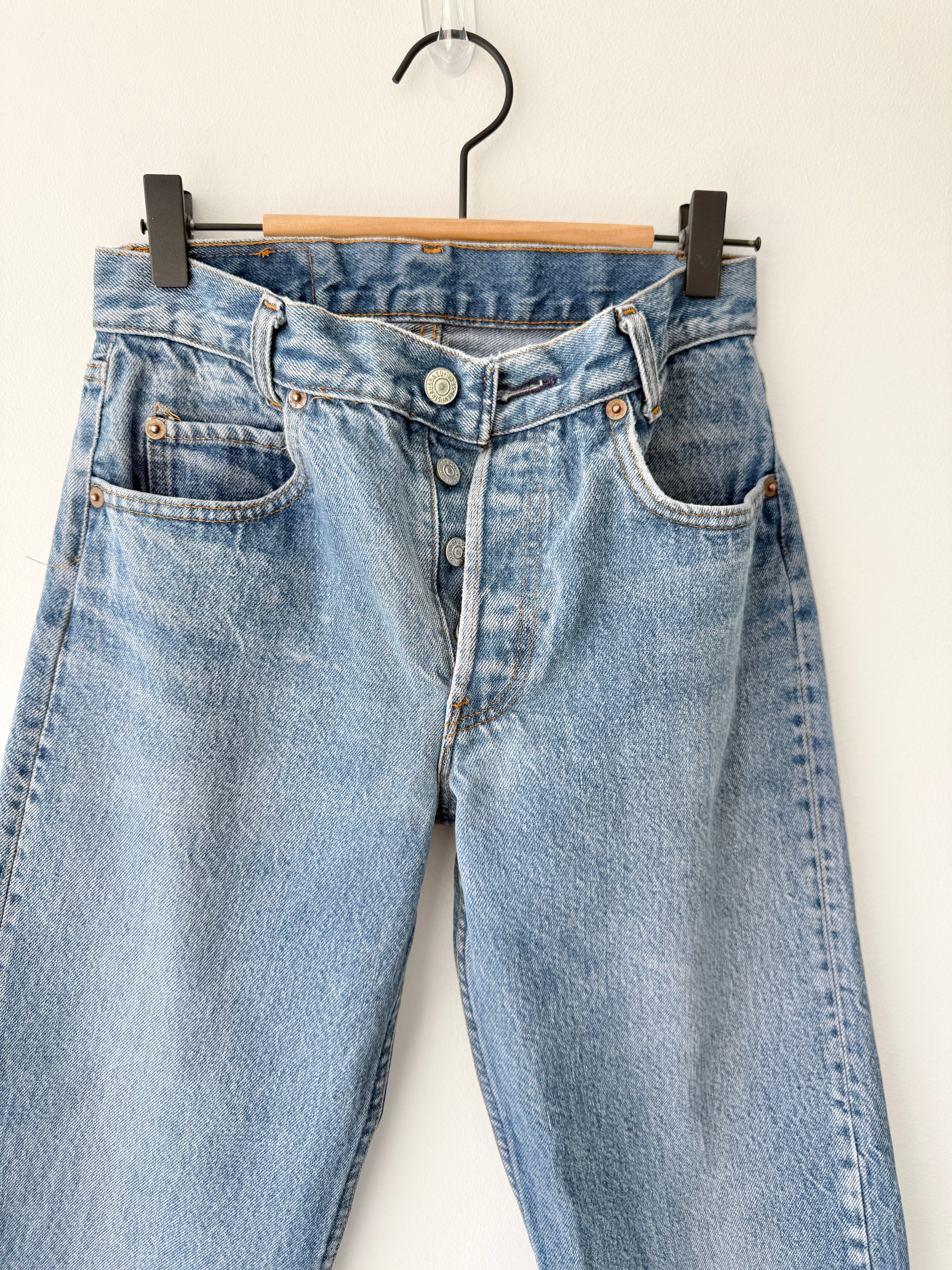 W25 L33 vintage Levis 701 25” measured waist medium blue faded  80s 701s made in USA