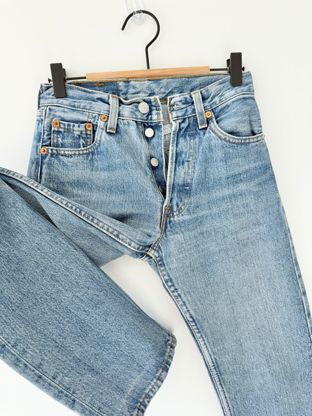 Softer W23 L29 vintage Levis 501 22/23” measured waist medium blue 90s 501s