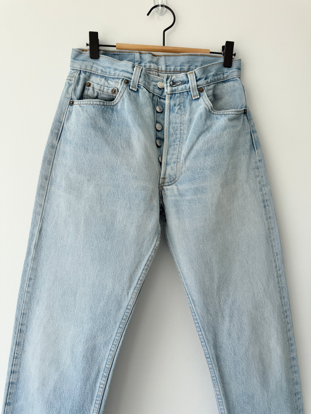 W27 L31 vintage Levis 501 26/27” measured waist light blue faded  90s USA 501s