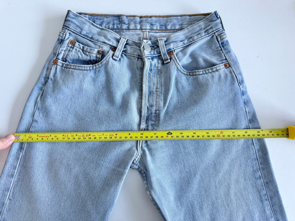W25 L31 vintage Levis 501 24-25” measured light faded blue denim 90’s levi’s 501s