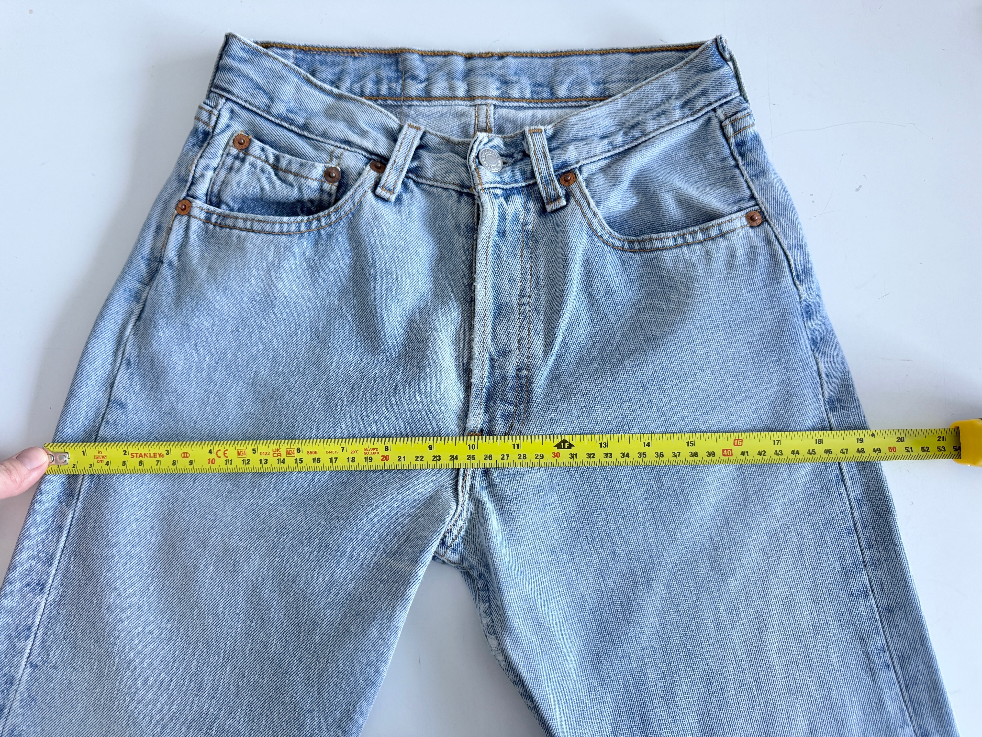 W25 L31 vintage Levis 501 24-25” measured light faded blue denim 90’s levi’s 501s