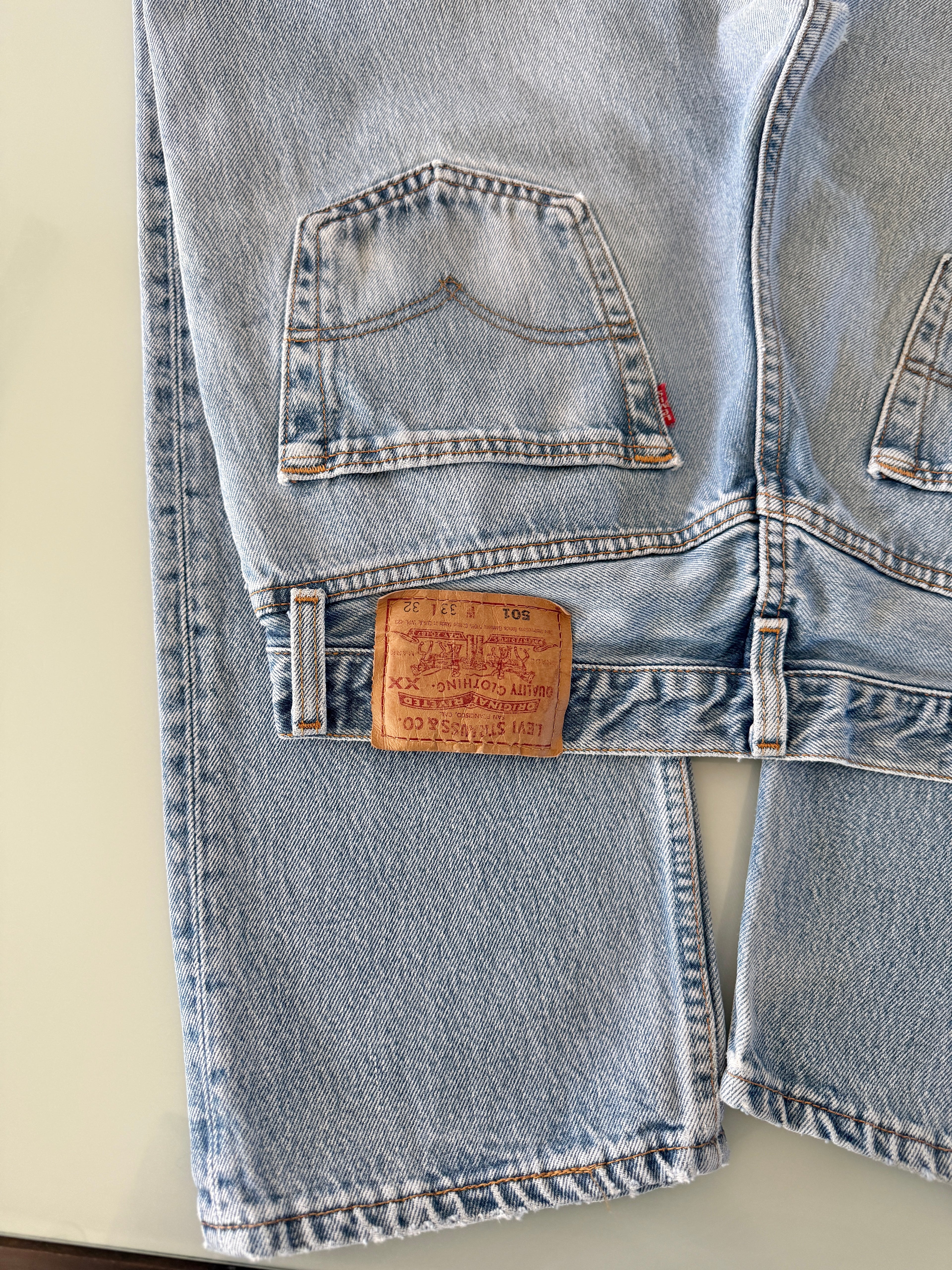 W31 L31 vintage Levis 501 30/31” measured lighter blue 90s USA Levi’s 501s