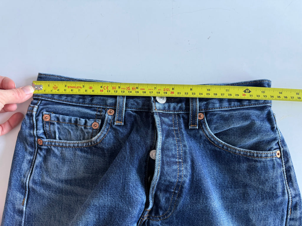 W26 L30 vintage Levis 501 dark blue 25/26” measured waist Y2K levis 501s