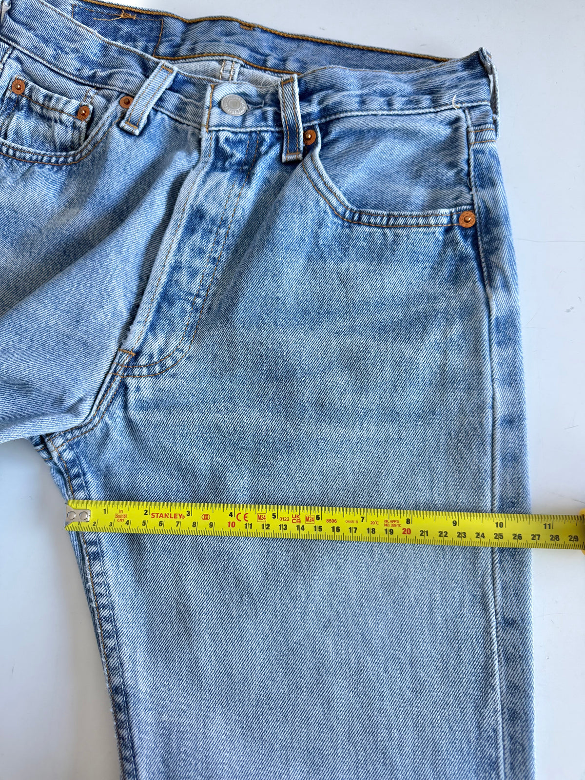 W26 L30 vintage Levis 501 light medium blue 25/26” measured waist 90s levis 501s