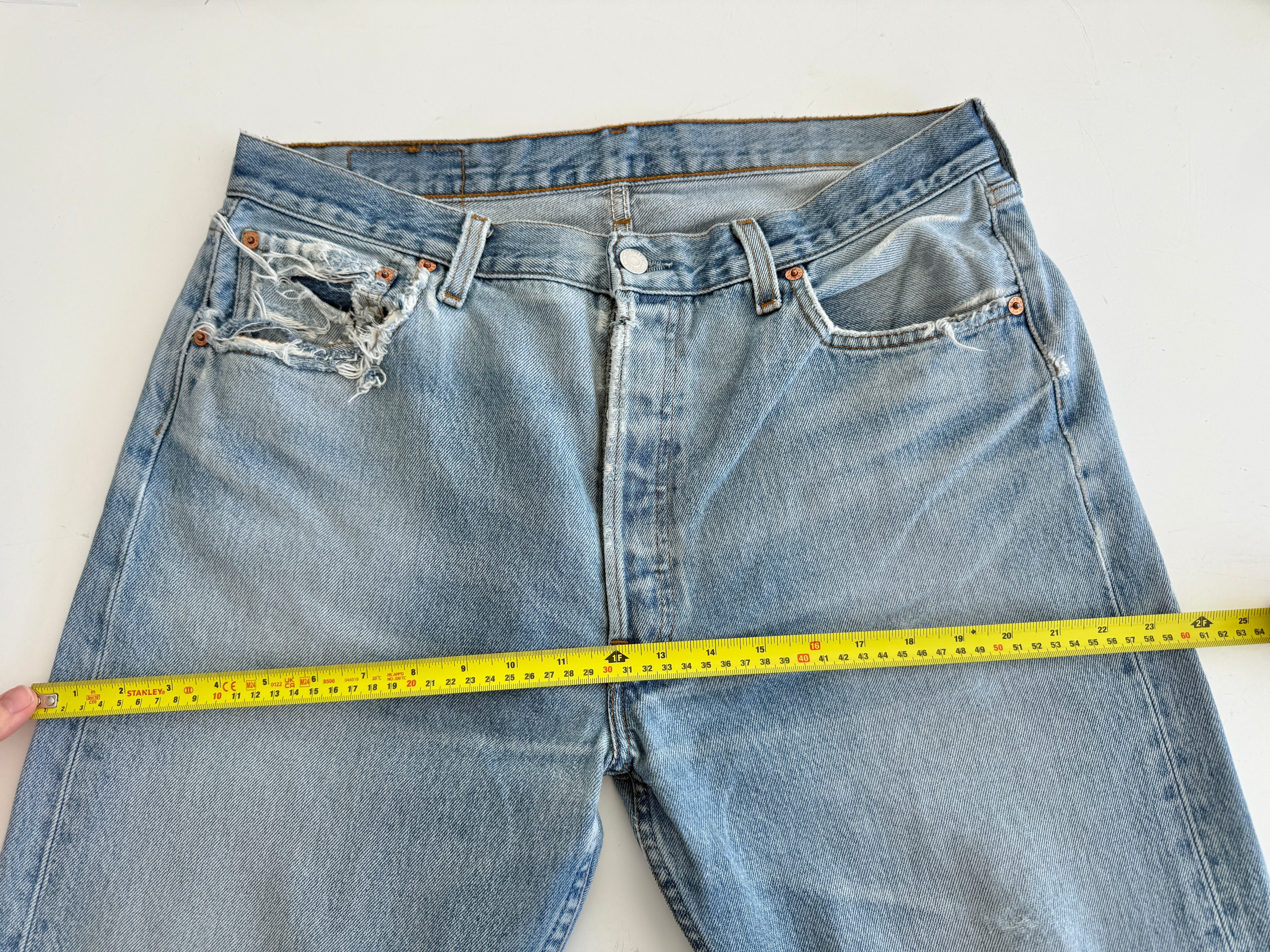 Soft W34 L30 vintage Levis 501 32-34” measured light medium blue faded denim Y2K 501s