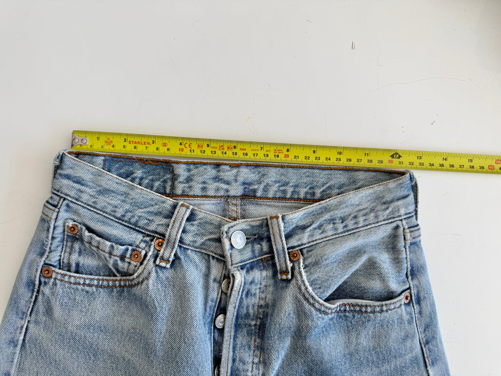 W25 L30 vintage Levis 501s 25” measured light blue faded Y2K 501s