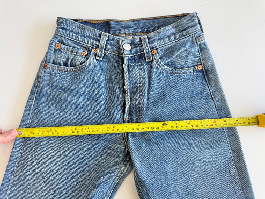 W23 L31 vintage Levis 501 23” measured waist medium darker blue 501s Y2K