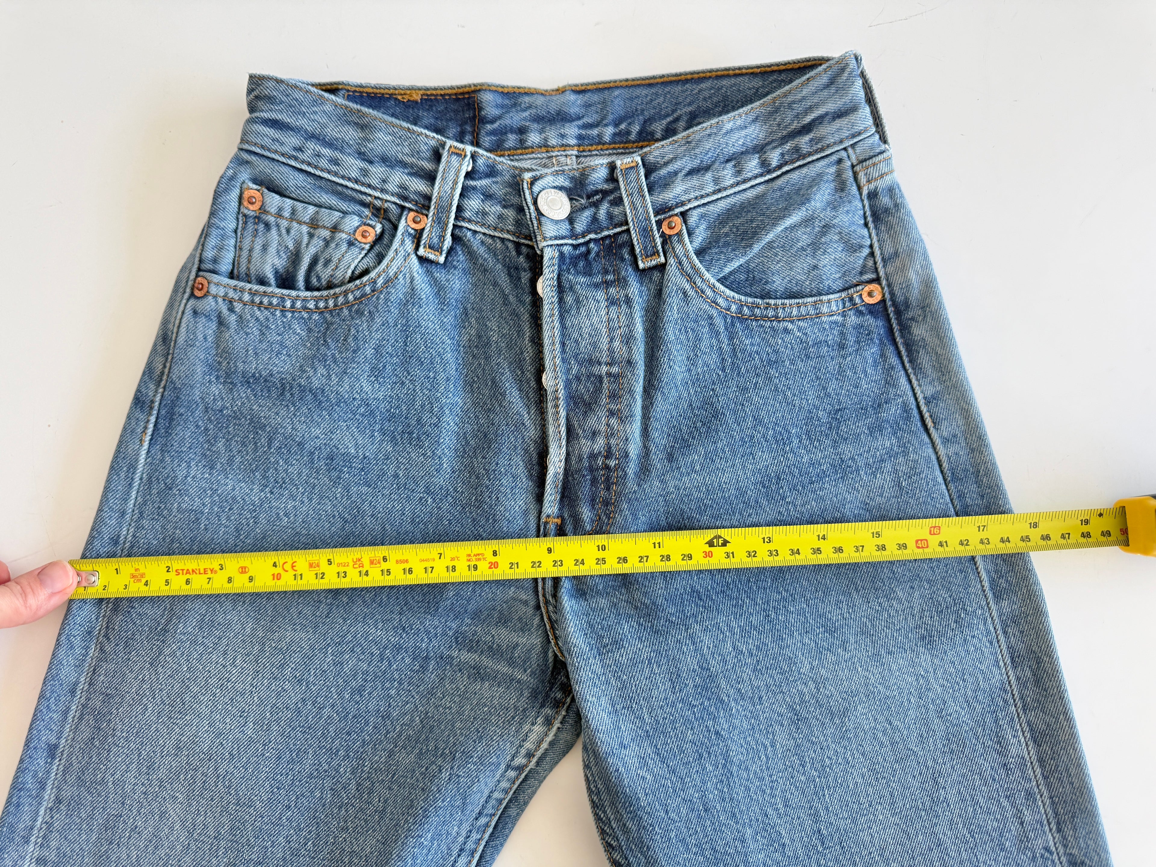 W23 L31 vintage Levis 501 23” measured waist medium darker blue 501s Y2K