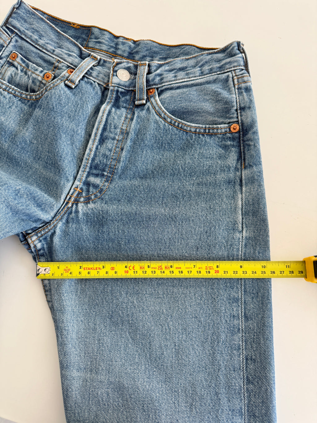 W24 L30 vintage Levis 501 23-24” medium blue 90s Levi’s 501s