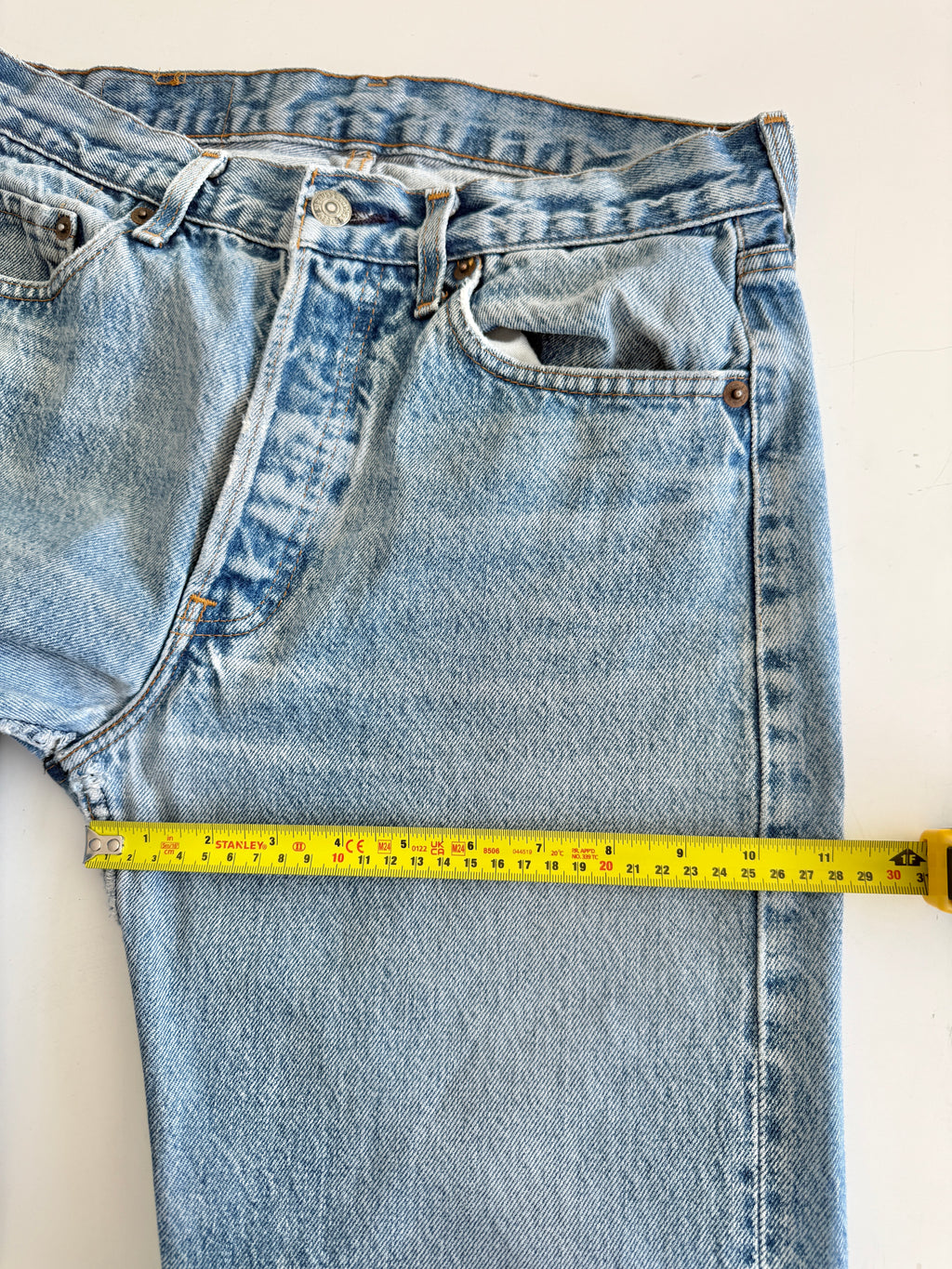 W28 L32 vintage Levis 501 27-28” measured medium faded blue made in 80s