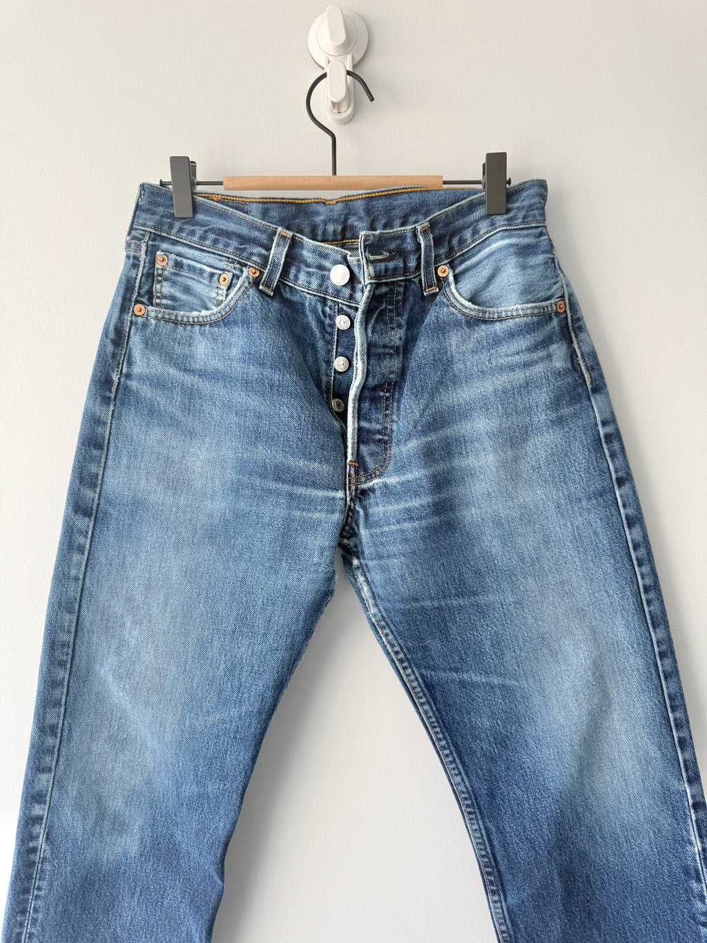 W28 L28 vintage Levis 501 27-28” measured dark blue faded denim Y2K 501s wallet mark