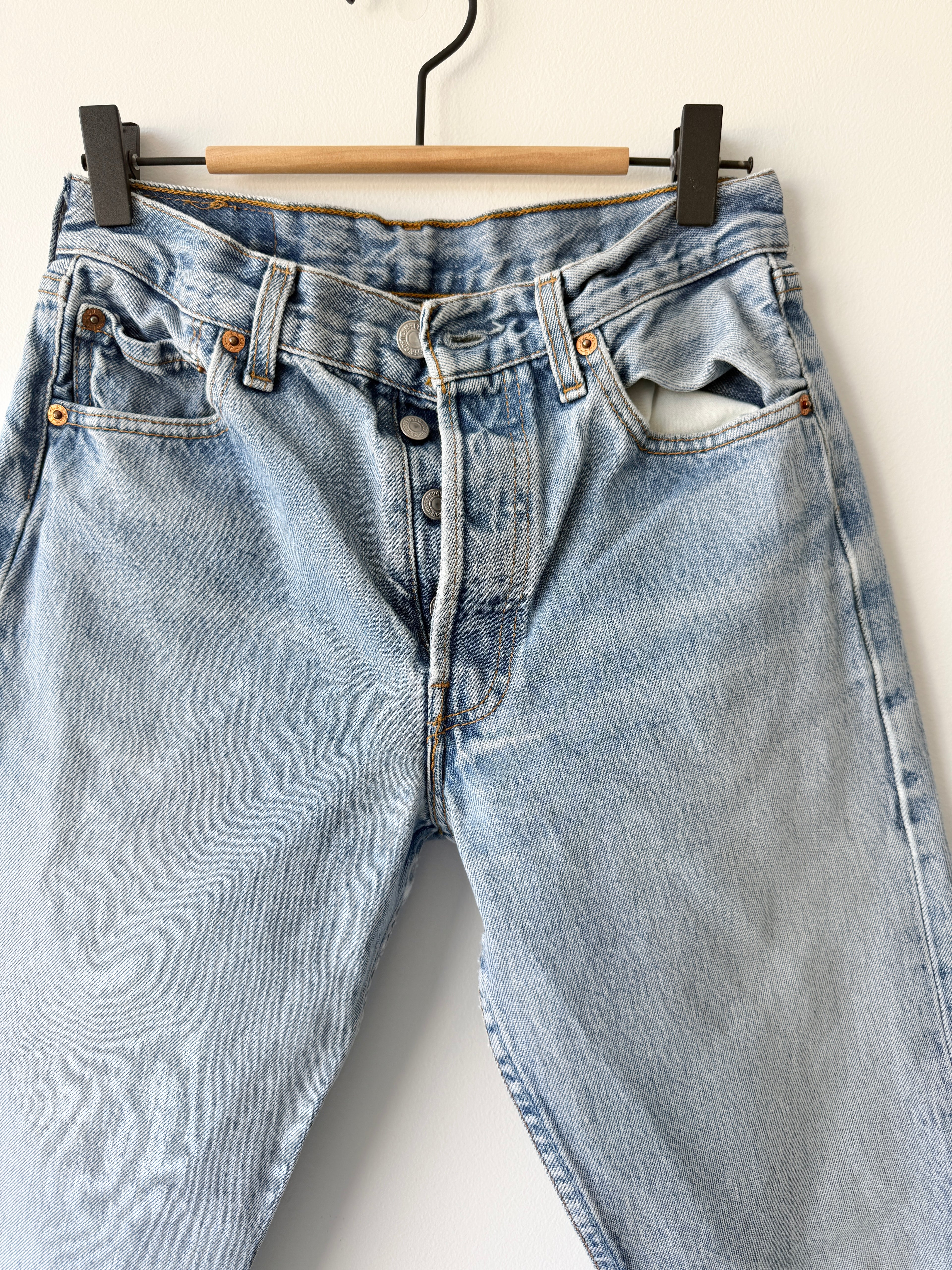 W27 vintage Levis 501 shorts 26/27” light blue Levi’s 501s 90s