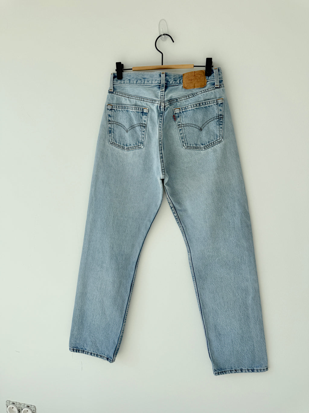 W27 L29 vintage Levis 501 27” measured waist light blue 501s 90s USA student fit denim