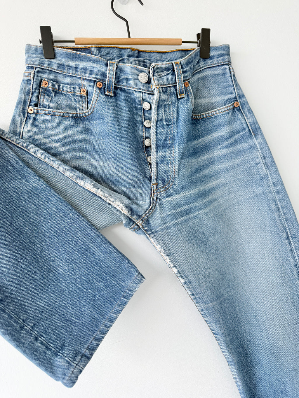 W29 L27 vintage Levis 501s 28/29” medium blue whiskers fade denim Levi’s 501s 90s USA