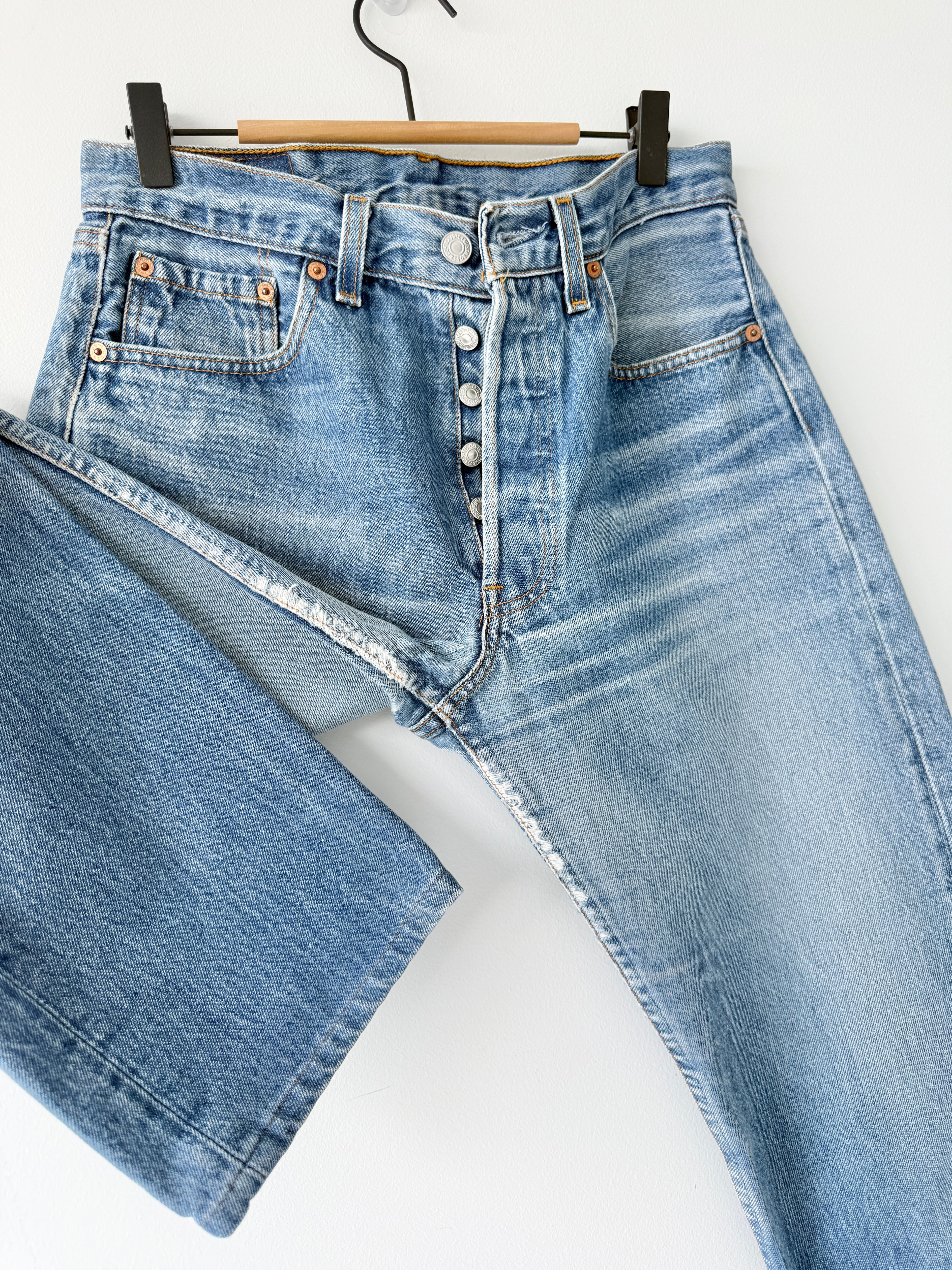 W29 L27 vintage Levis 501s 28/29” medium blue whiskers fade denim Levi’s 501s 90s USA