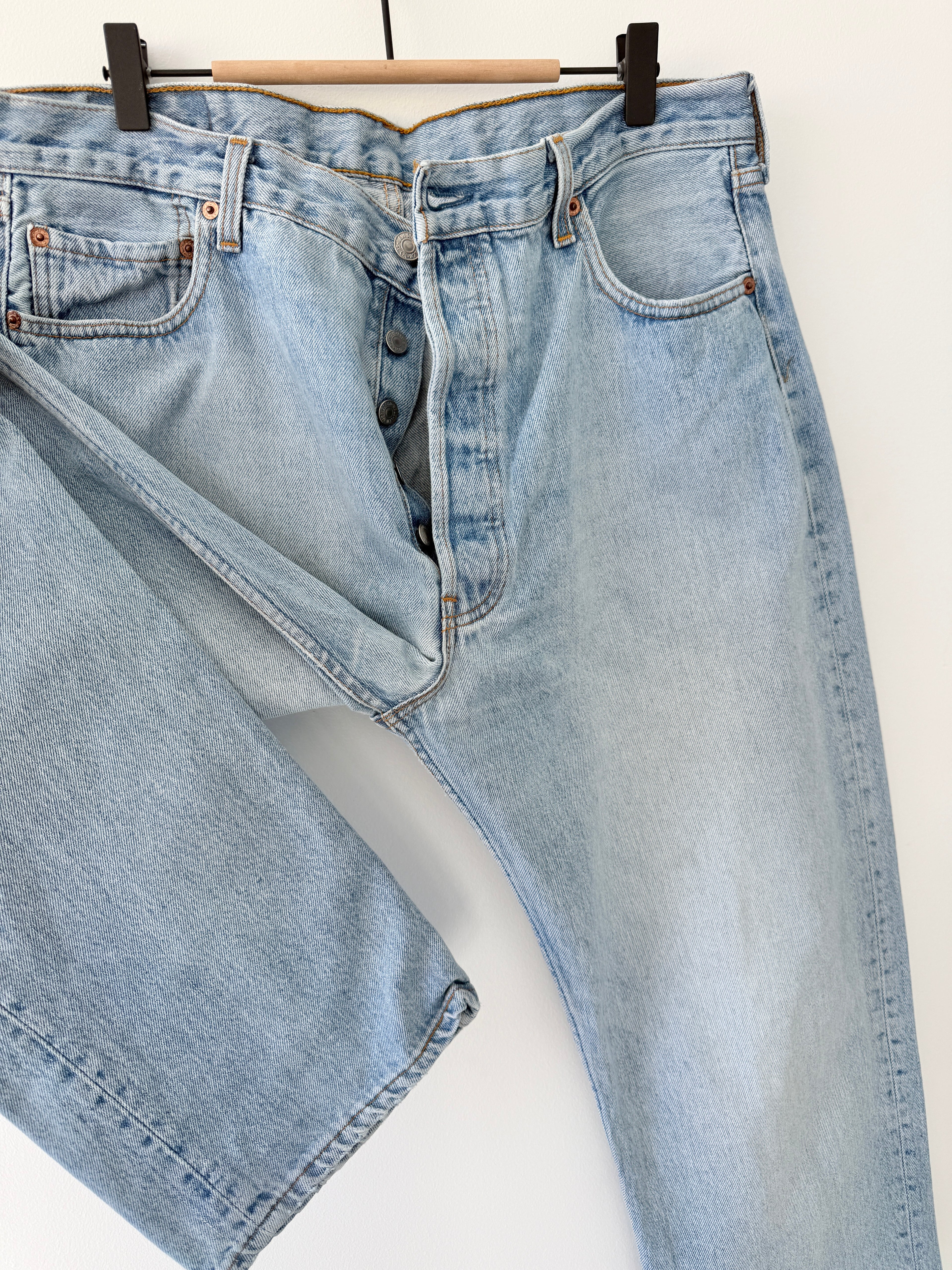 W36 L33 vintage Levis 501 35-36”” measured light blue 90s USA 501s