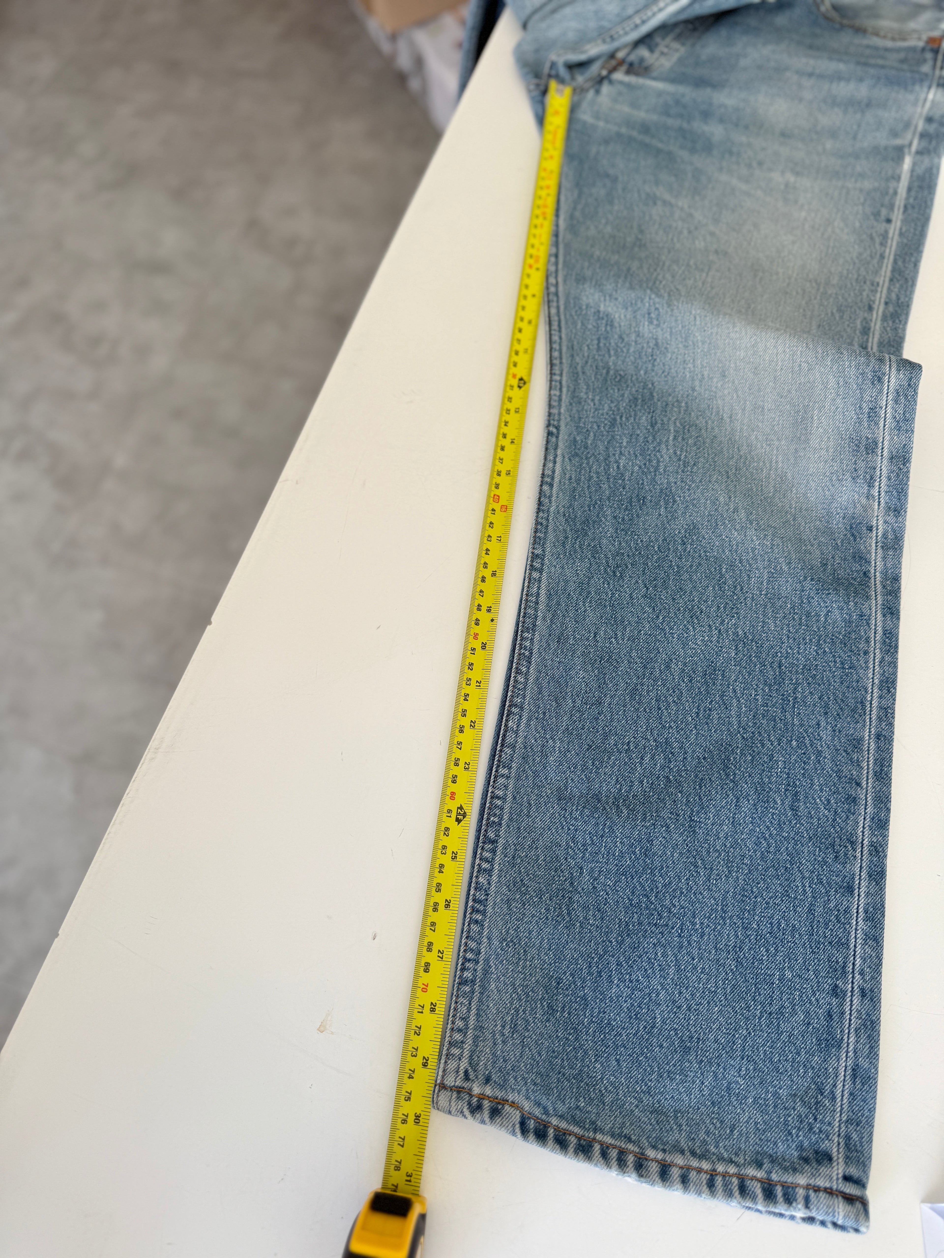 W32 L29 vintage Levis 501 31-32” measured medium faded blue 90s Levi’s 501s