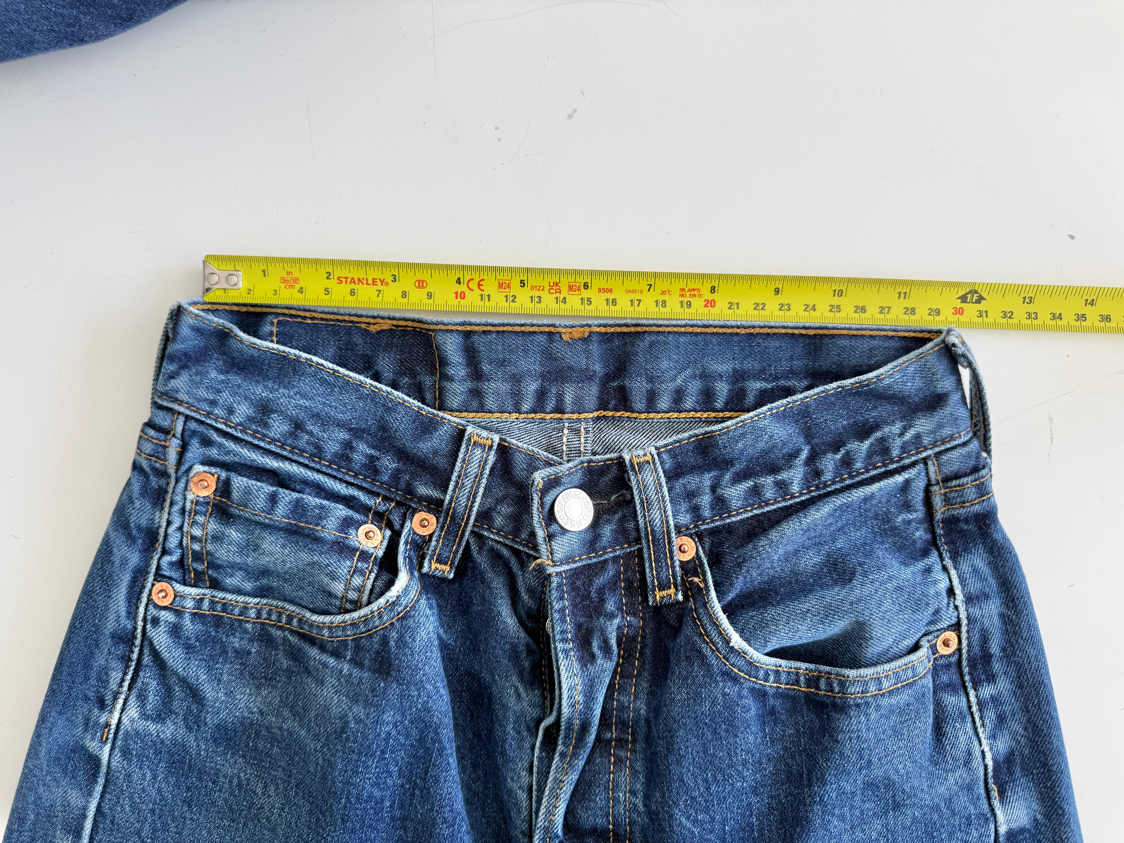 Soft W24 L30 vintage Levis 501s 23-24” measured dark indigo blue Y2K Levi’s 501s