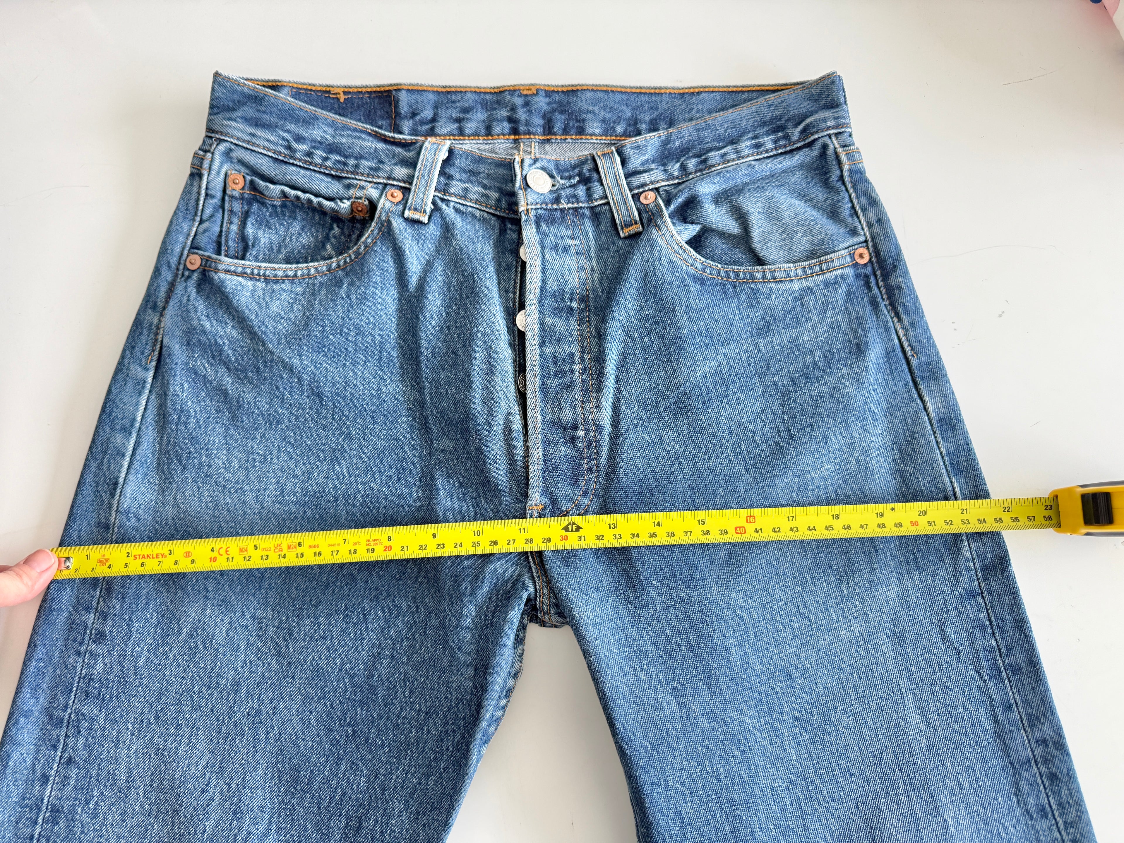W31 L31 vintage Levis 501 30-31” measured dark blue made in 90s USA