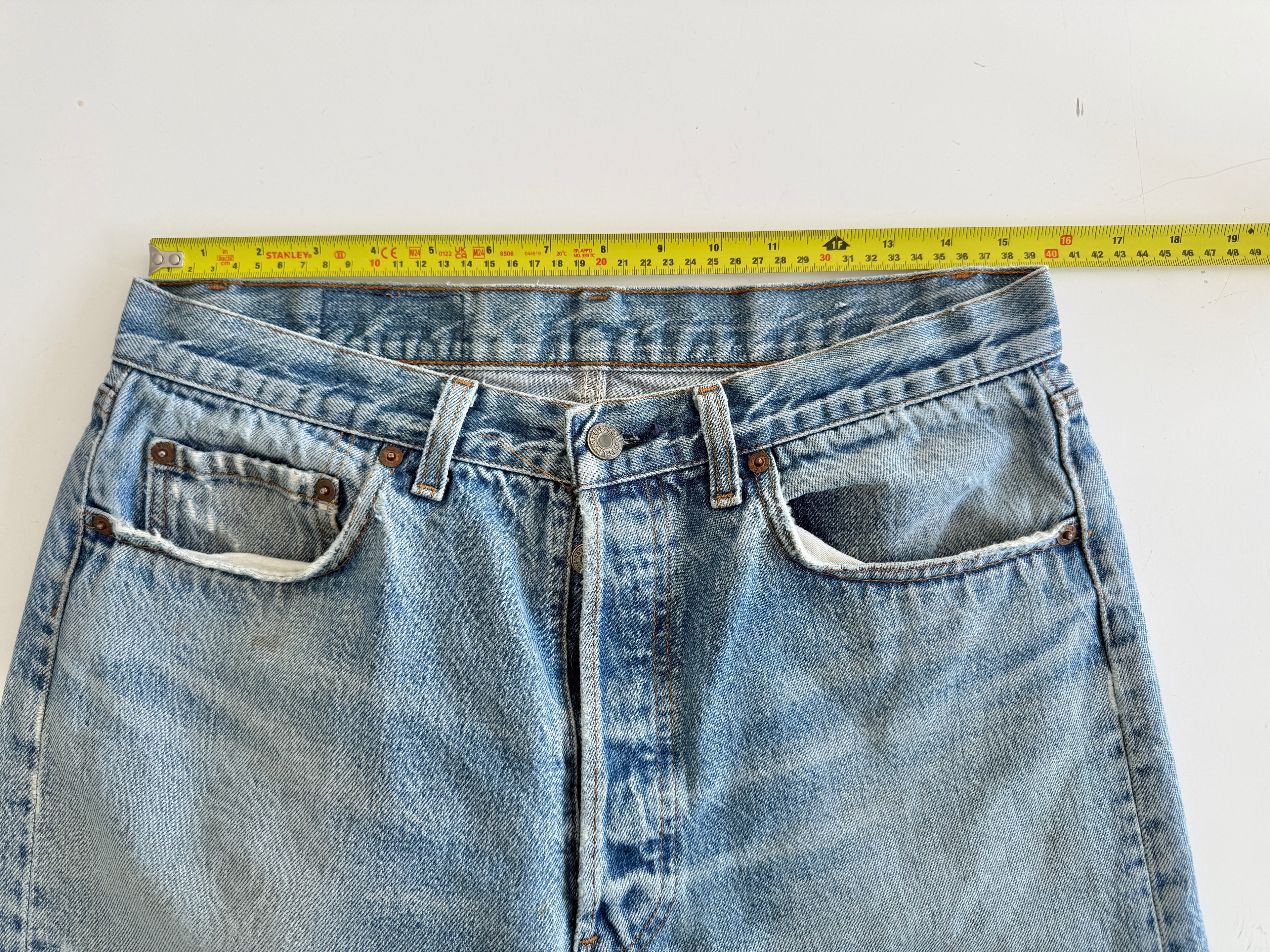 W32 L33 vintage Levis 501 31/32” measured medium faded blue denim 80s Levi’s 501s USA