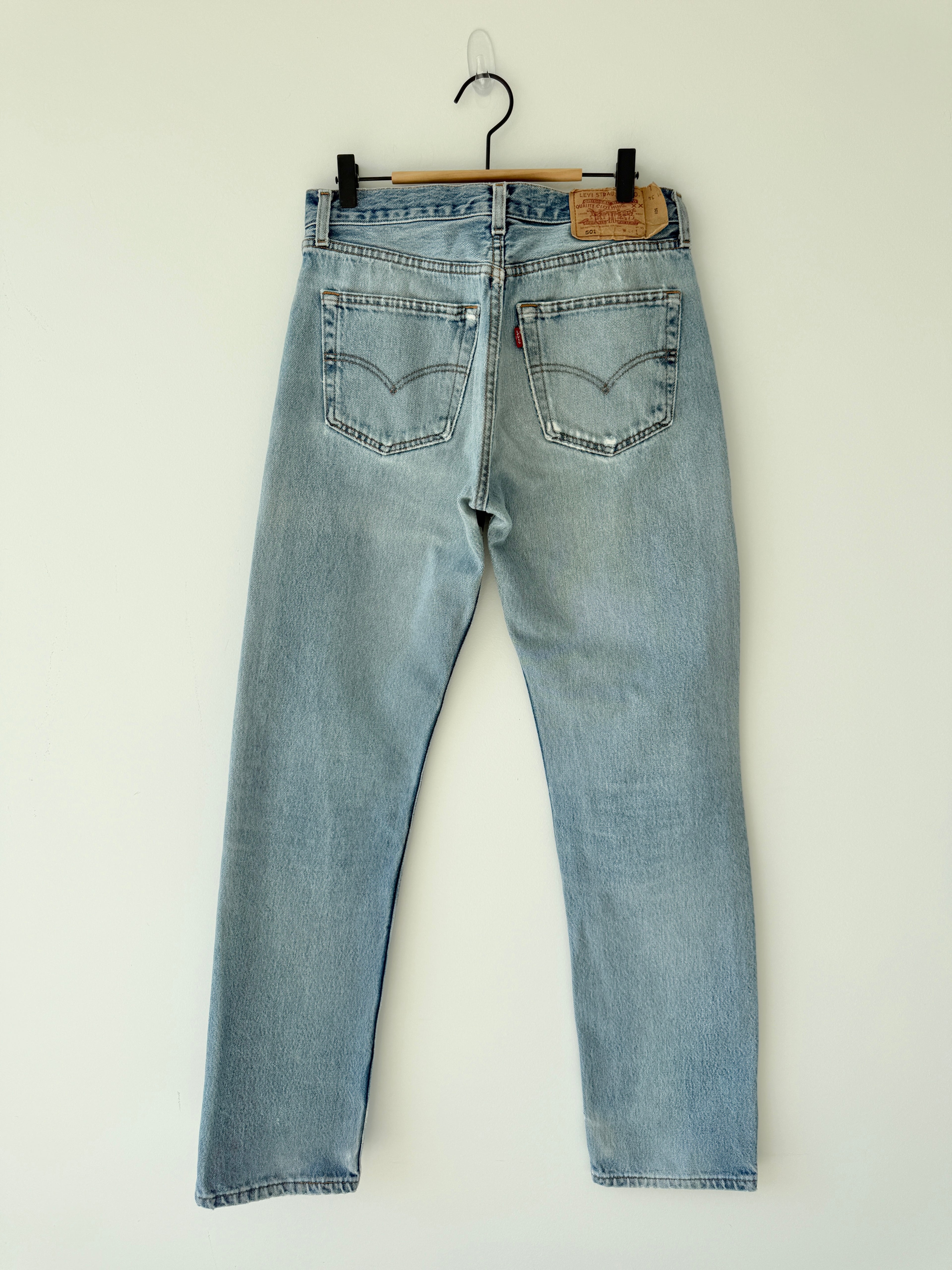 W28 L33 vintage Levis 501 28” measured waist light blue 90s 501s