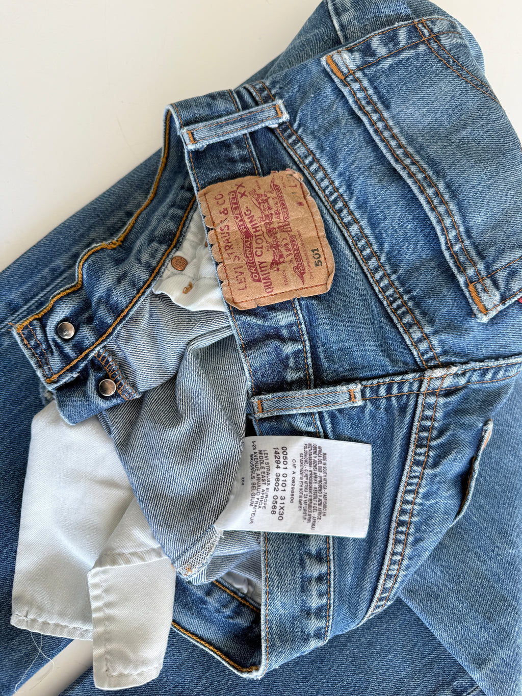 Soft W29 L28 vintage Levis 501 28/29” measured indigo dark blue faded denim Y2K Levi’s 501s