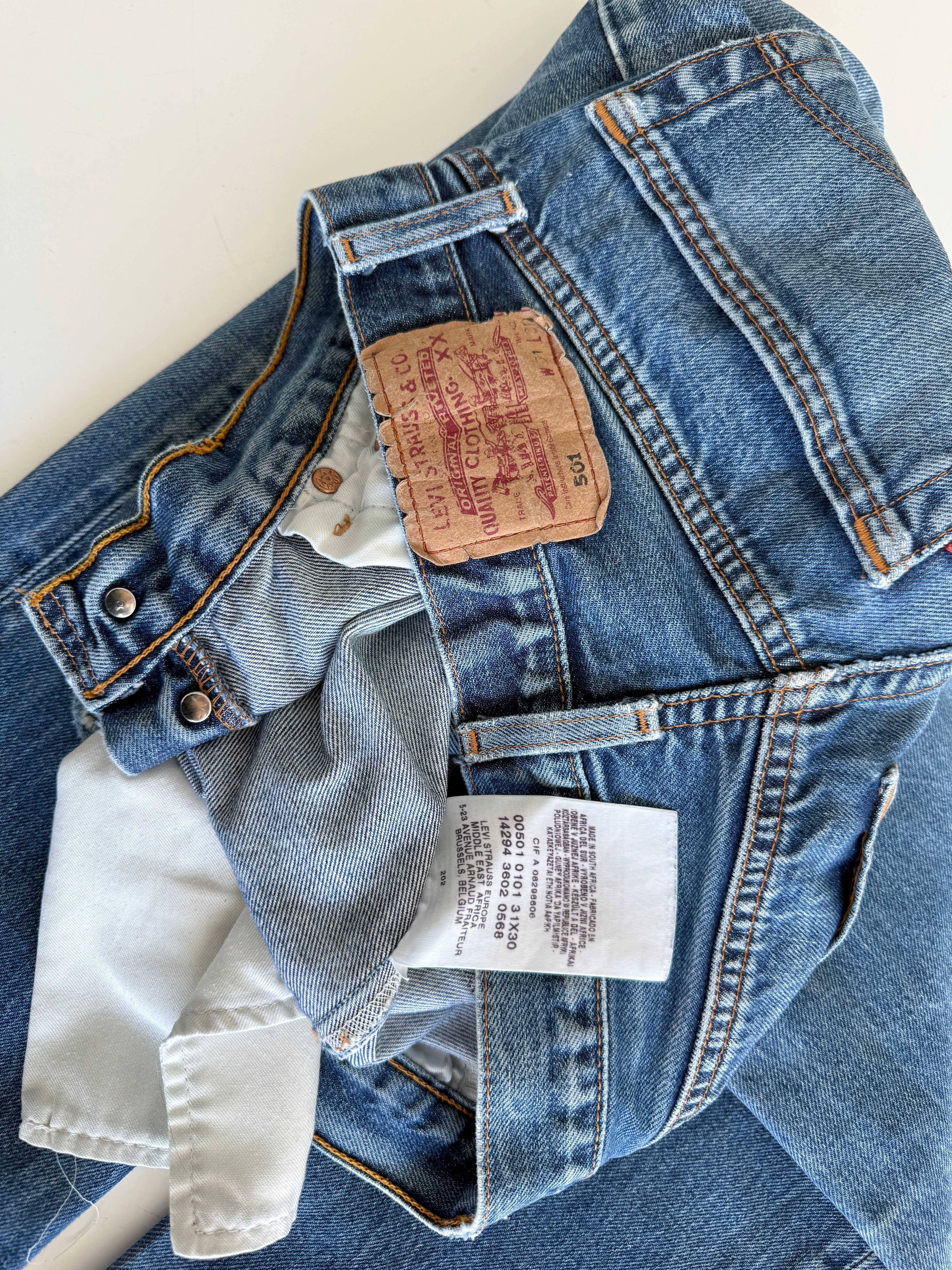 Soft W29 L28 vintage Levis 501 28/29” measured indigo dark blue faded denim Y2K Levi’s 501s